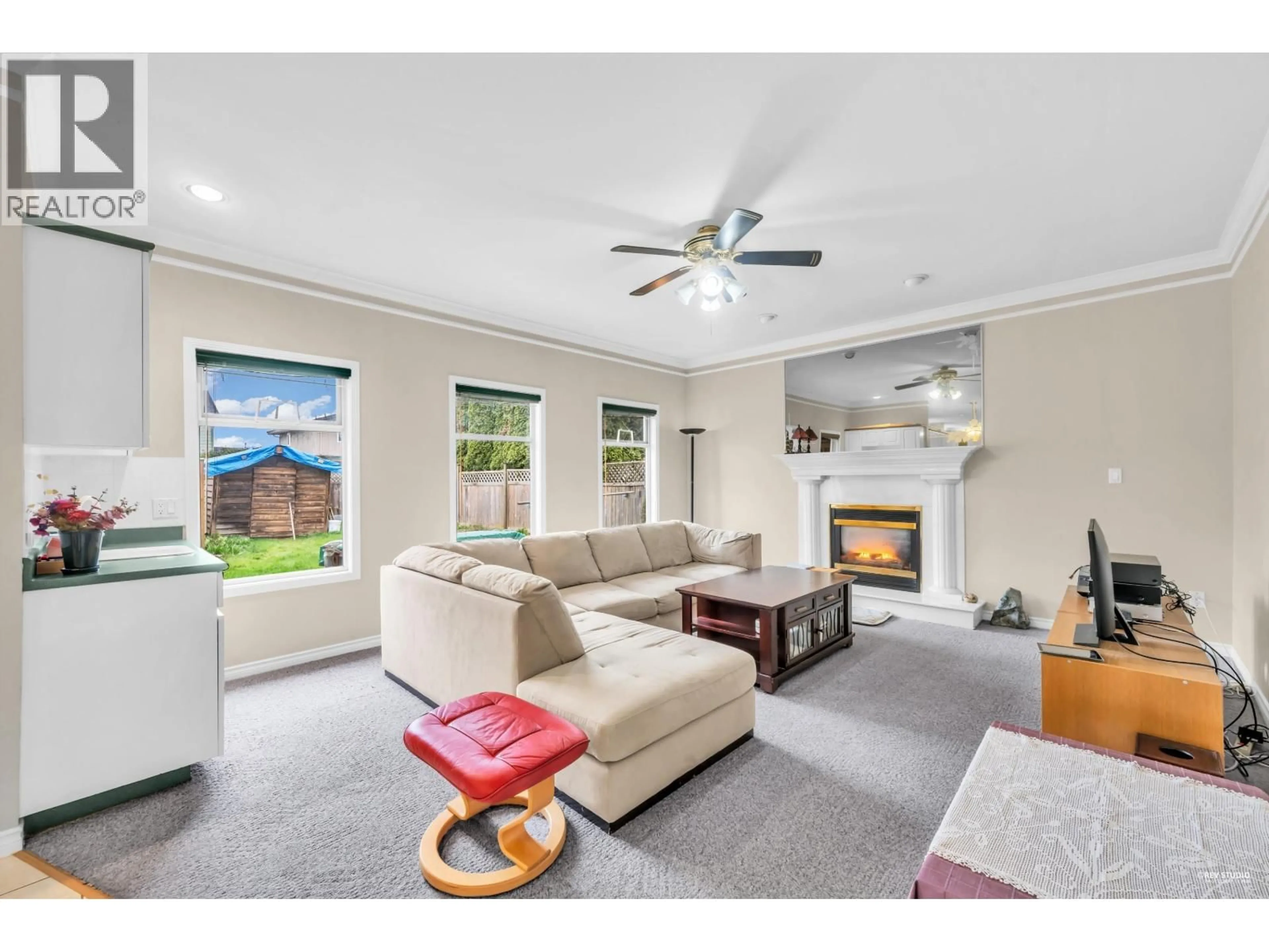 Living room with furniture, unknown for 10560 RAILWAY AVENUE, Richmond British Columbia V7E2B8