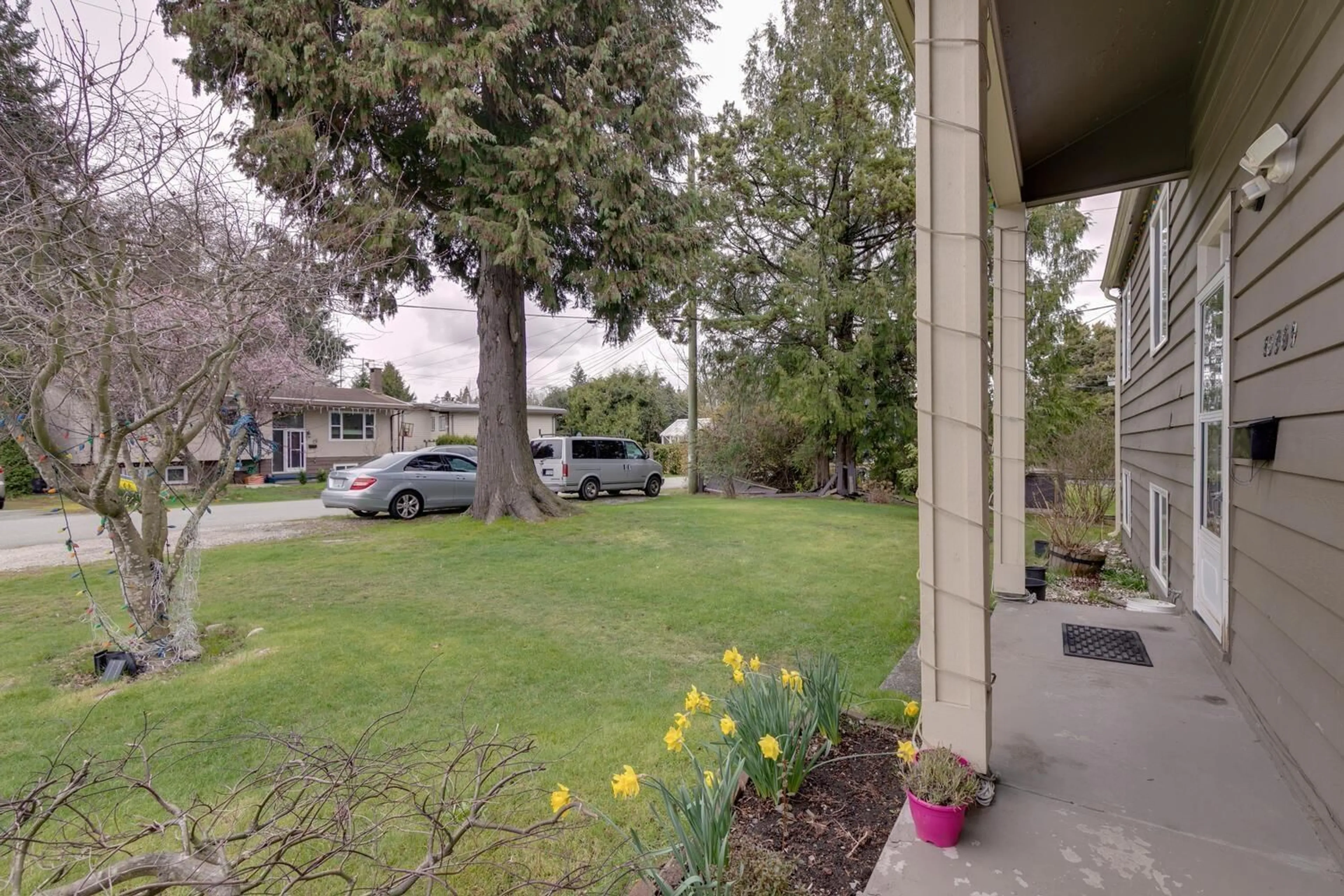 A pic from outside/outdoor area/front of a property/back of a property/a pic from drone, street for 10969 86A AVENUE, Delta British Columbia V4C2Y3