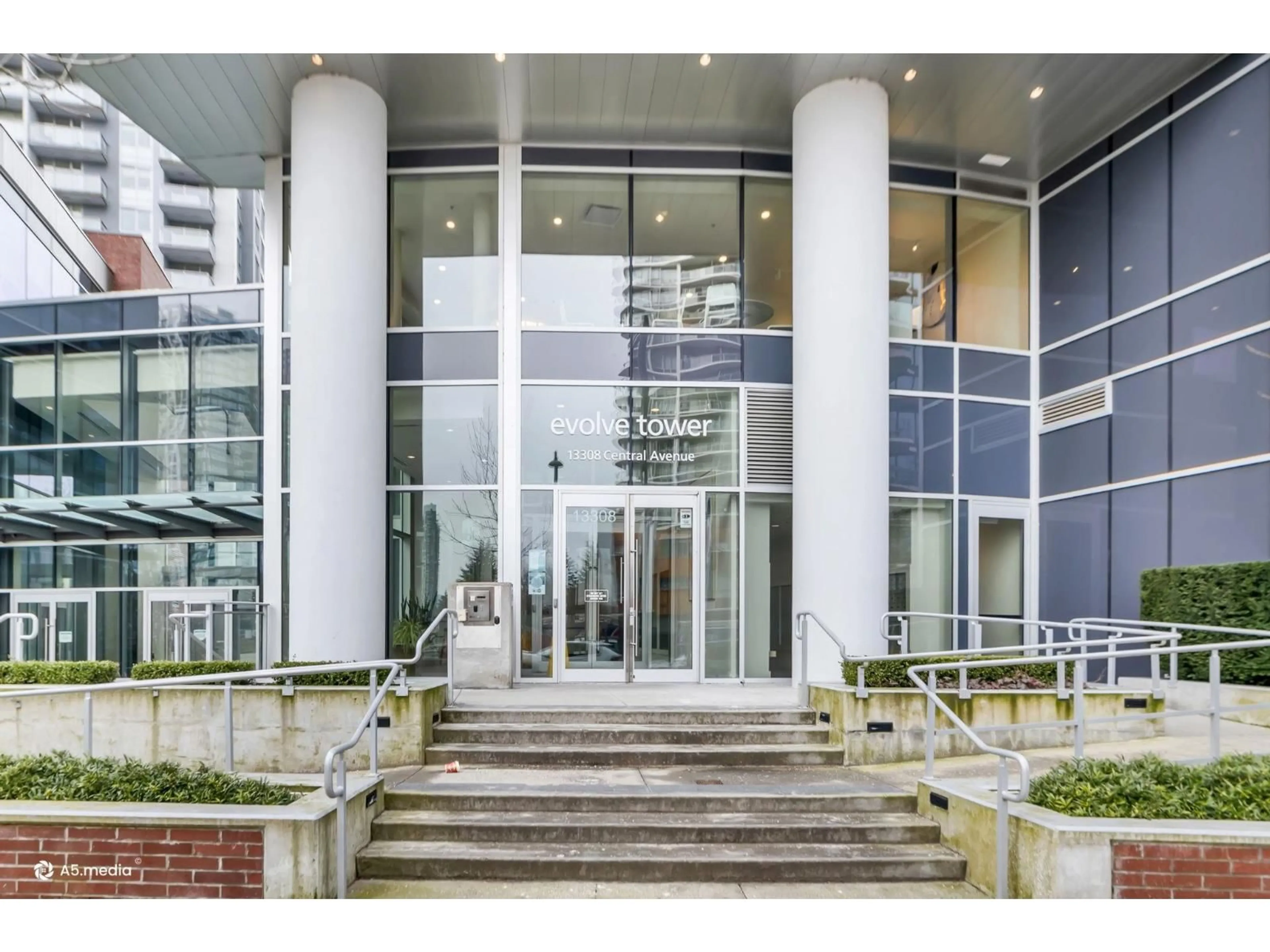 Indoor foyer for 2903 - 13308 CENTRAL AVENUE, Surrey British Columbia V3T0M4