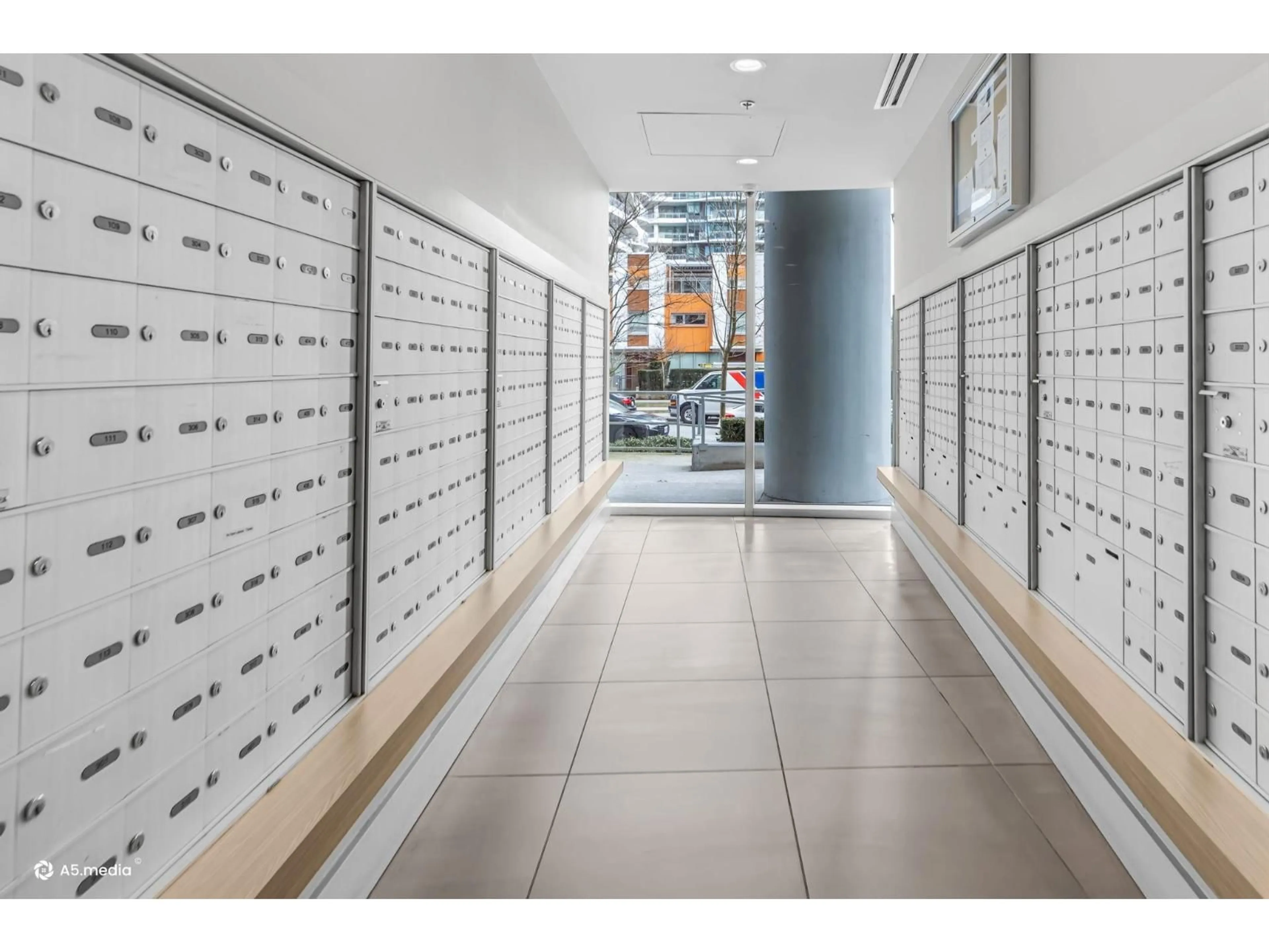 Indoor foyer for 2903 - 13308 CENTRAL AVENUE, Surrey British Columbia V3T0M4