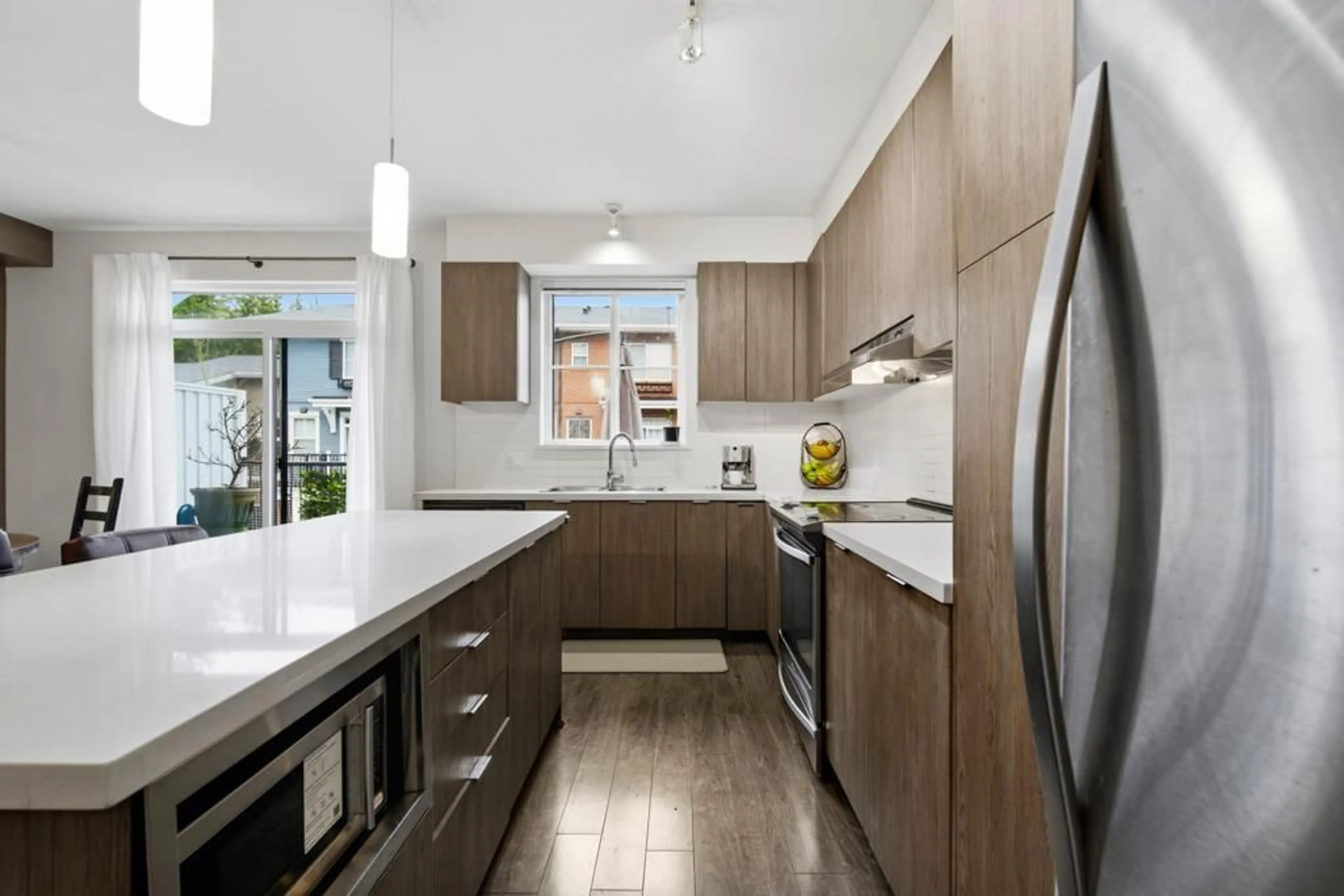 Contemporary kitchen, ceramic/tile floor for 10 - 10735 84 AVENUE, Delta British Columbia V4C0C7