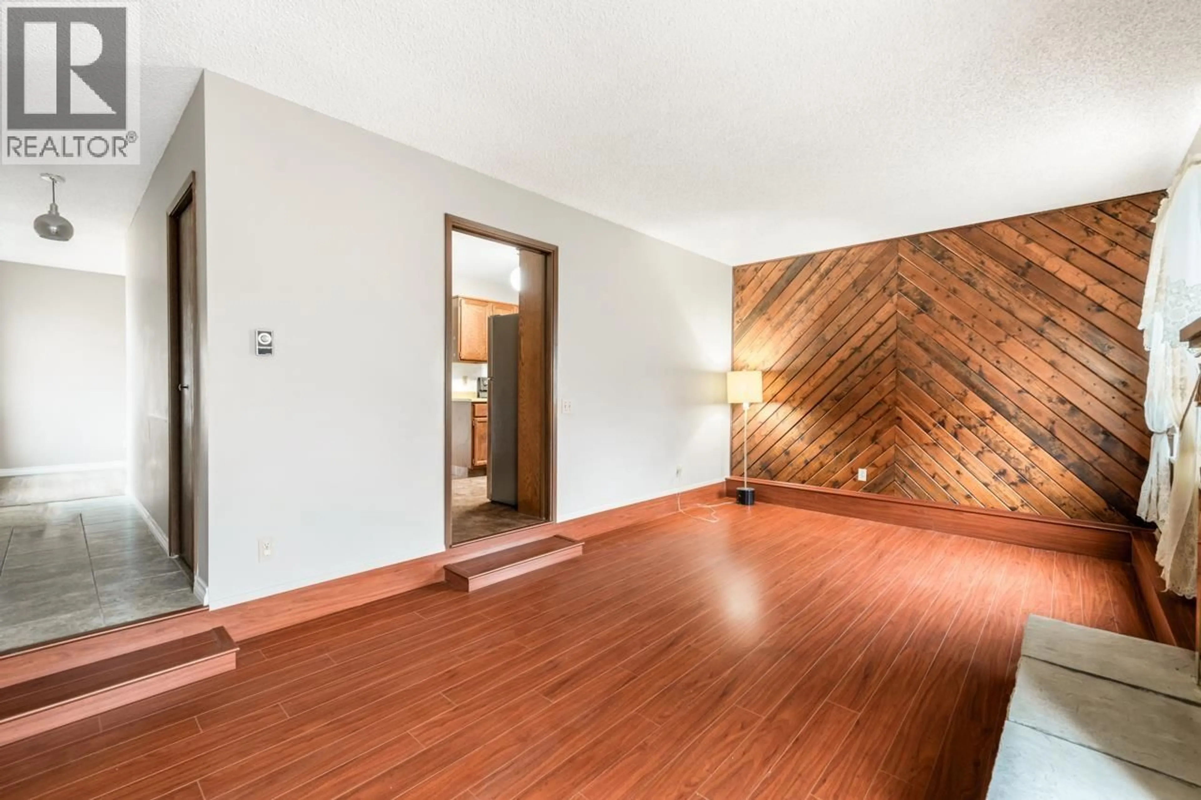 Indoor foyer for 11121 KINGSBRIDGE DRIVE, Richmond British Columbia V7A4T1