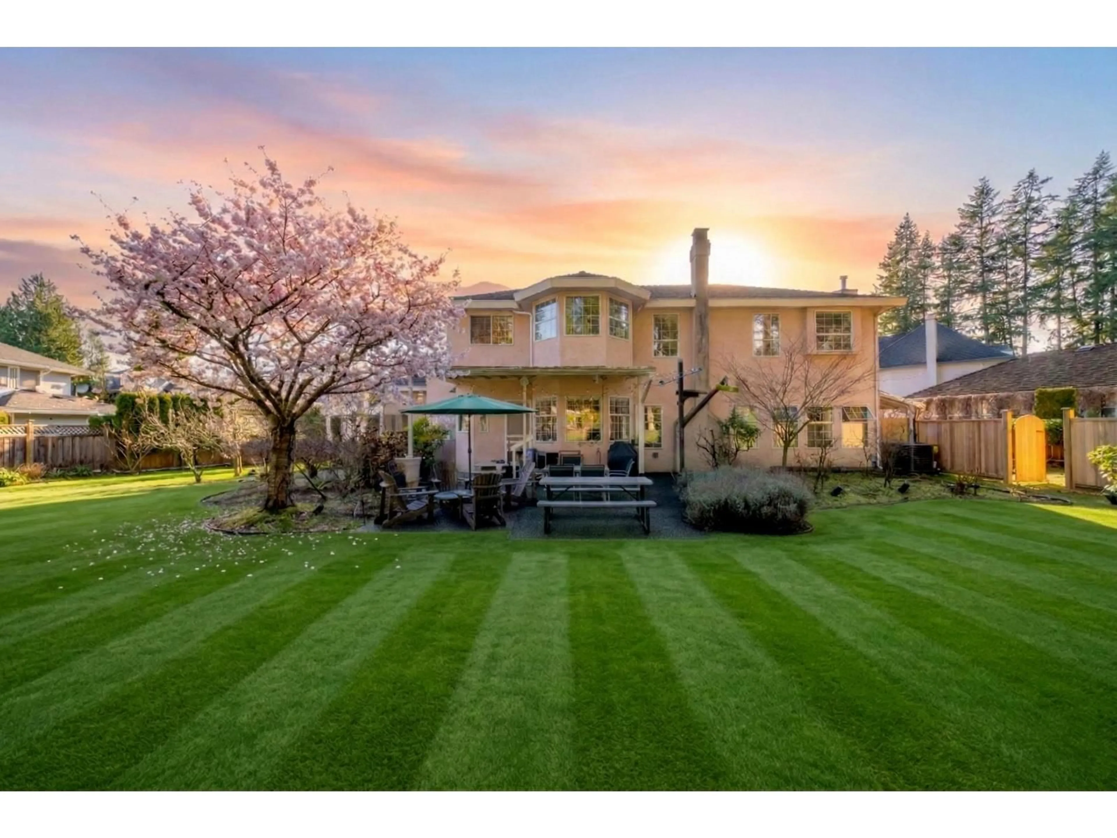 A pic from outside/outdoor area/front of a property/back of a property/a pic from drone, unknown for 5778 125A STREET, Surrey British Columbia V3X3G8