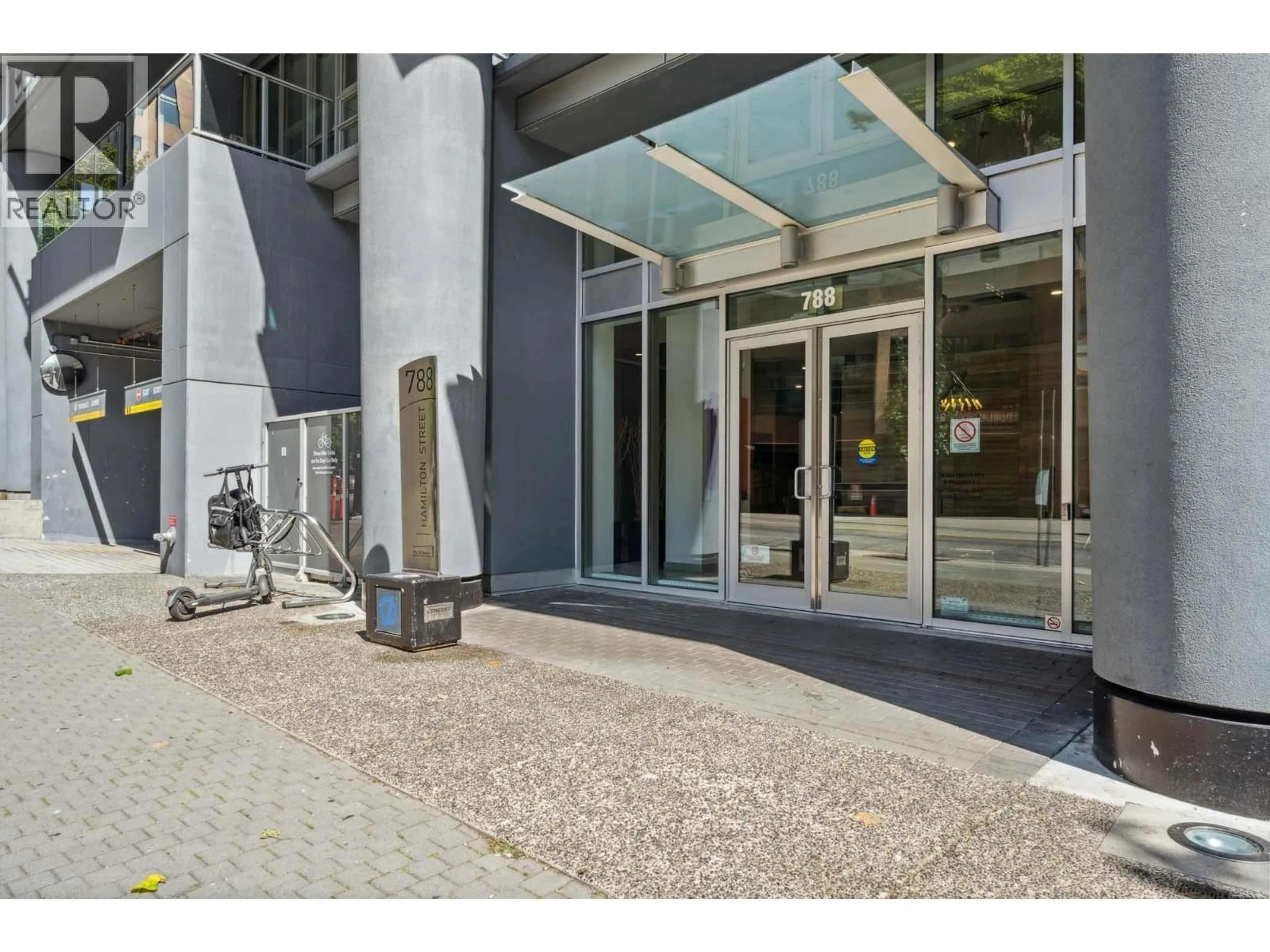 Indoor foyer for 2311 - 788 HAMILTON STREET, Vancouver British Columbia V6B0E9