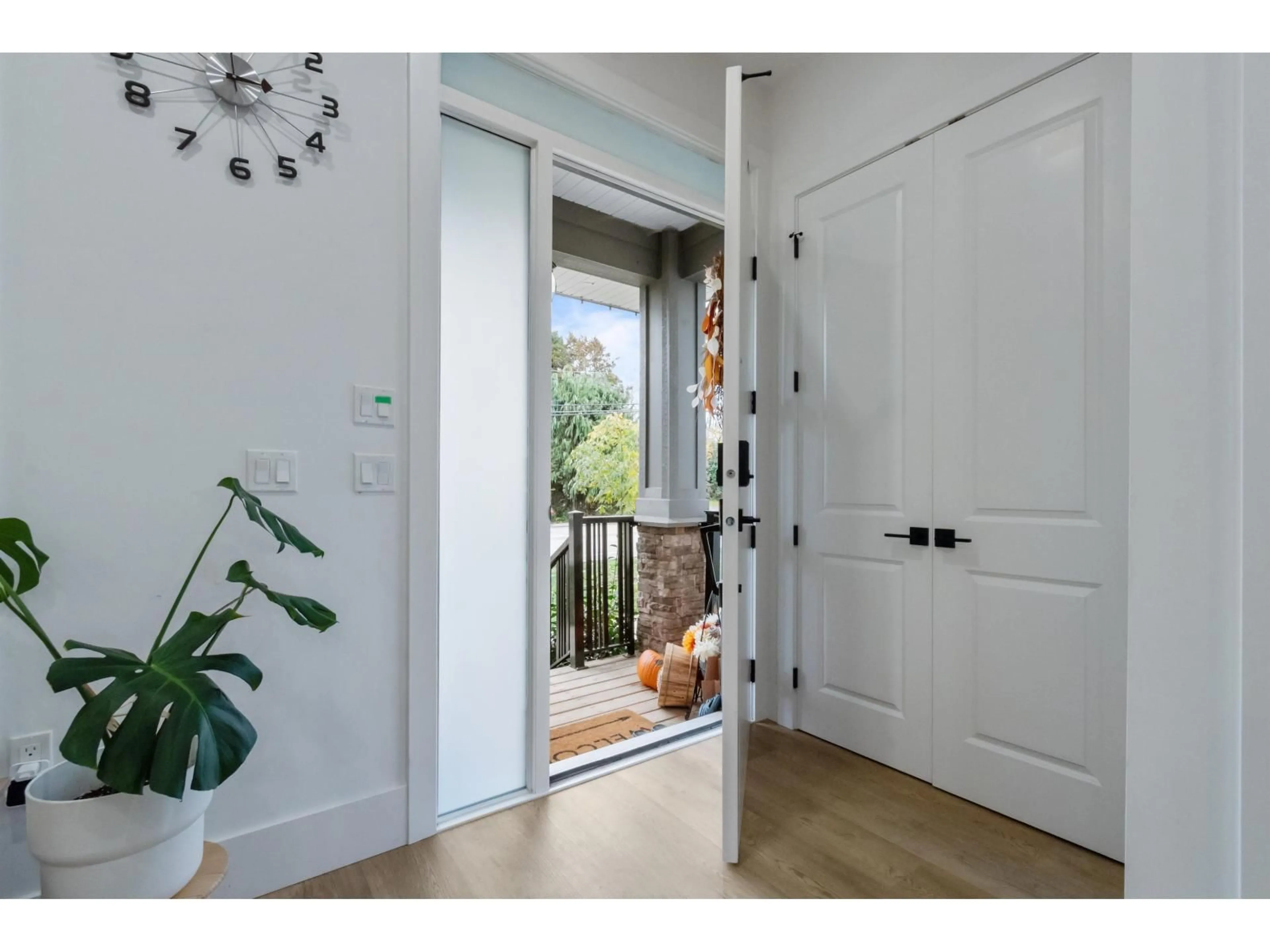 Indoor entryway for 2561 168 STREET, Surrey British Columbia V3Z0A7