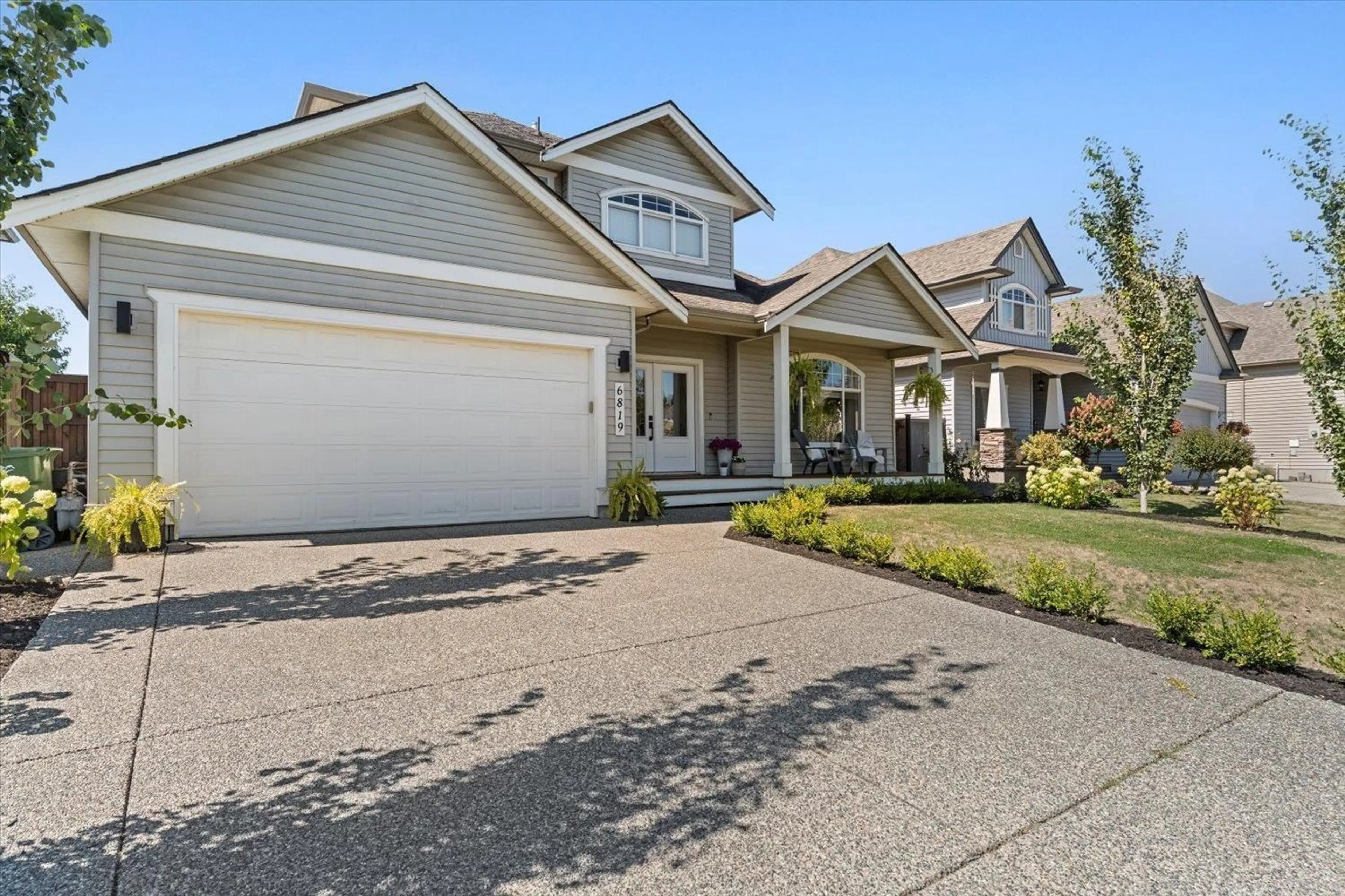 Home with vinyl exterior material, street for 6819 SCHOOL LANE, Chilliwack British Columbia V2R5T1