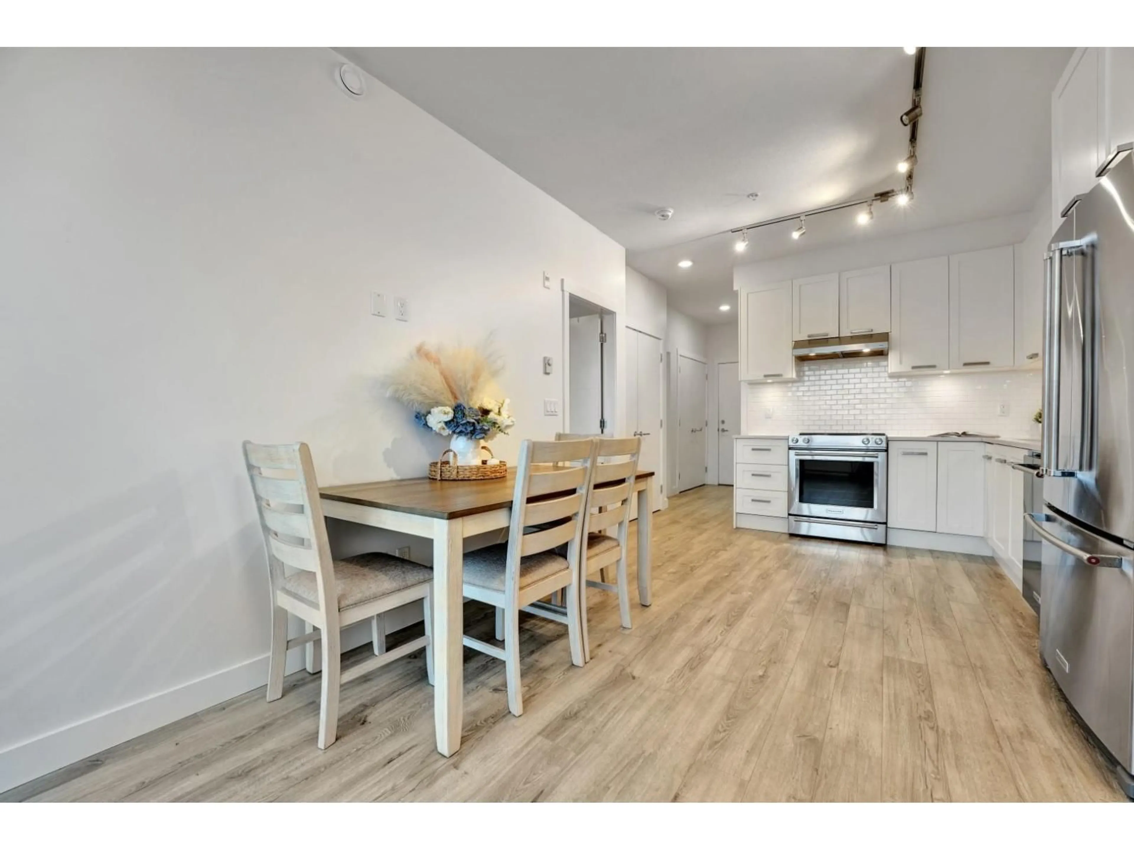 Open concept kitchen, wood/laminate floor for 317 - 5638 201A STREET, Langley British Columbia V3A0L8