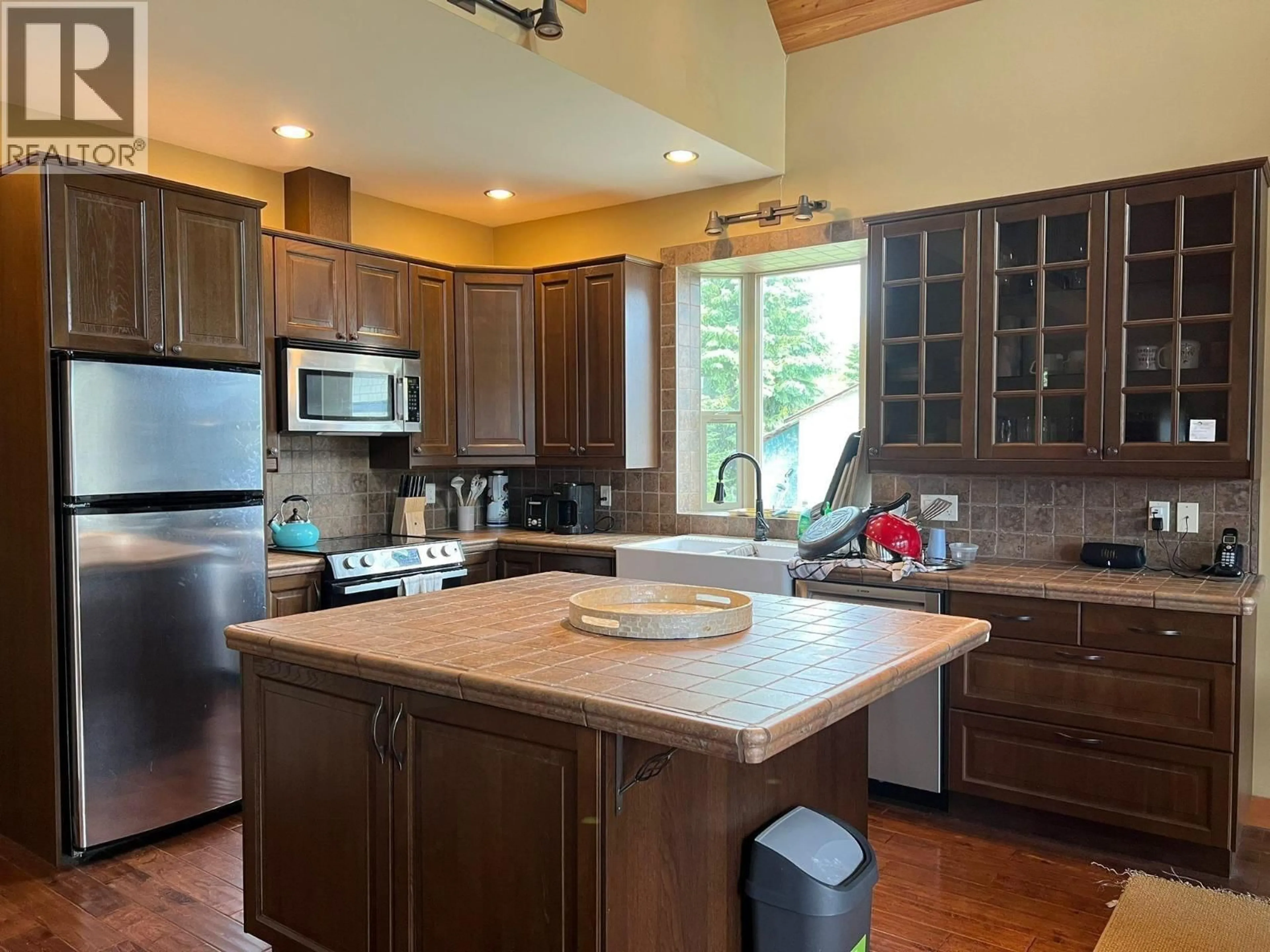 Open concept kitchen, unknown for 651 A ROAD, 100 Mile House British Columbia V0K1J0