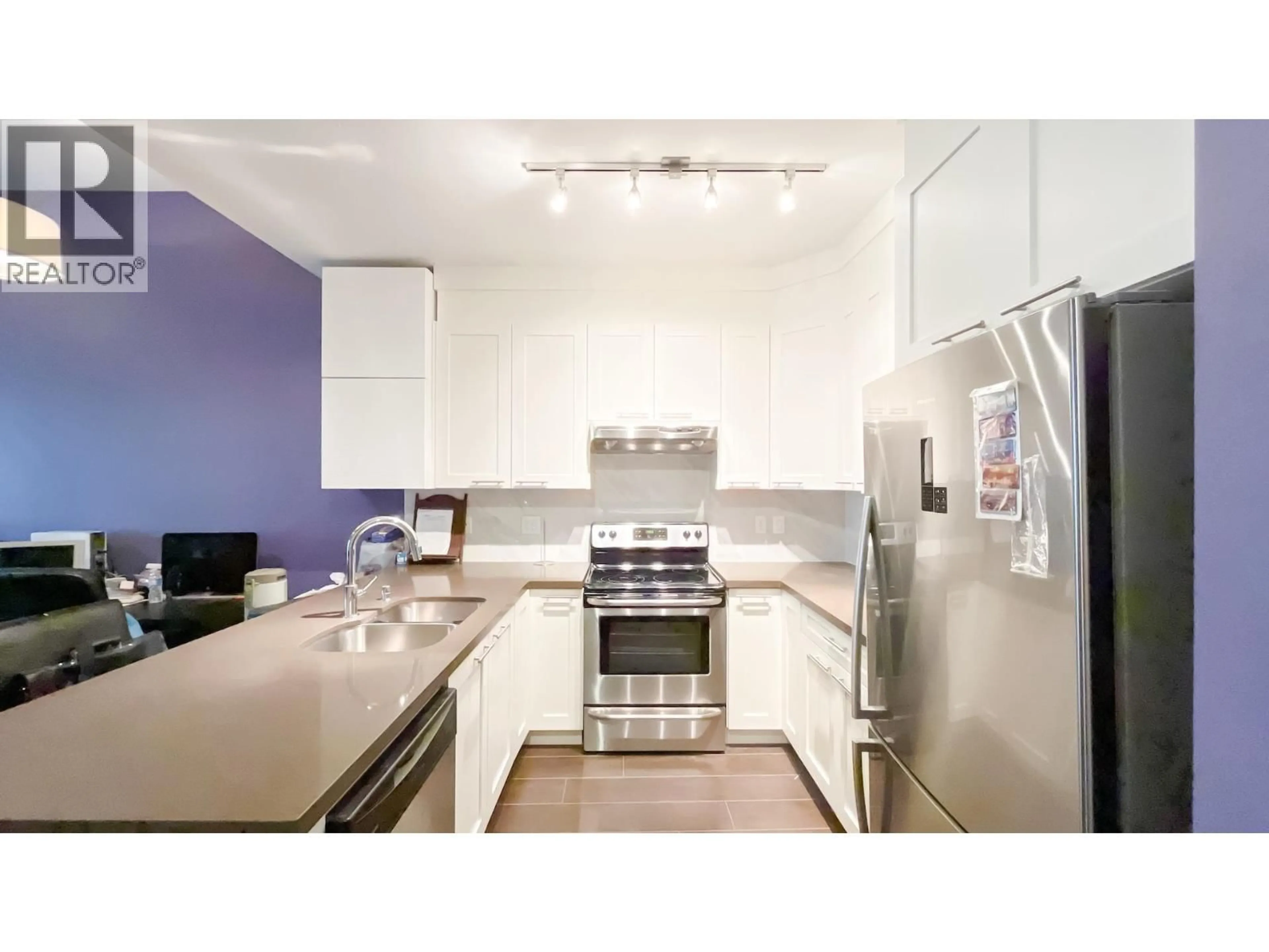 Contemporary kitchen, ceramic/tile floor for 405 - 827 RODERICK AVENUE, Coquitlam British Columbia V3K0E3