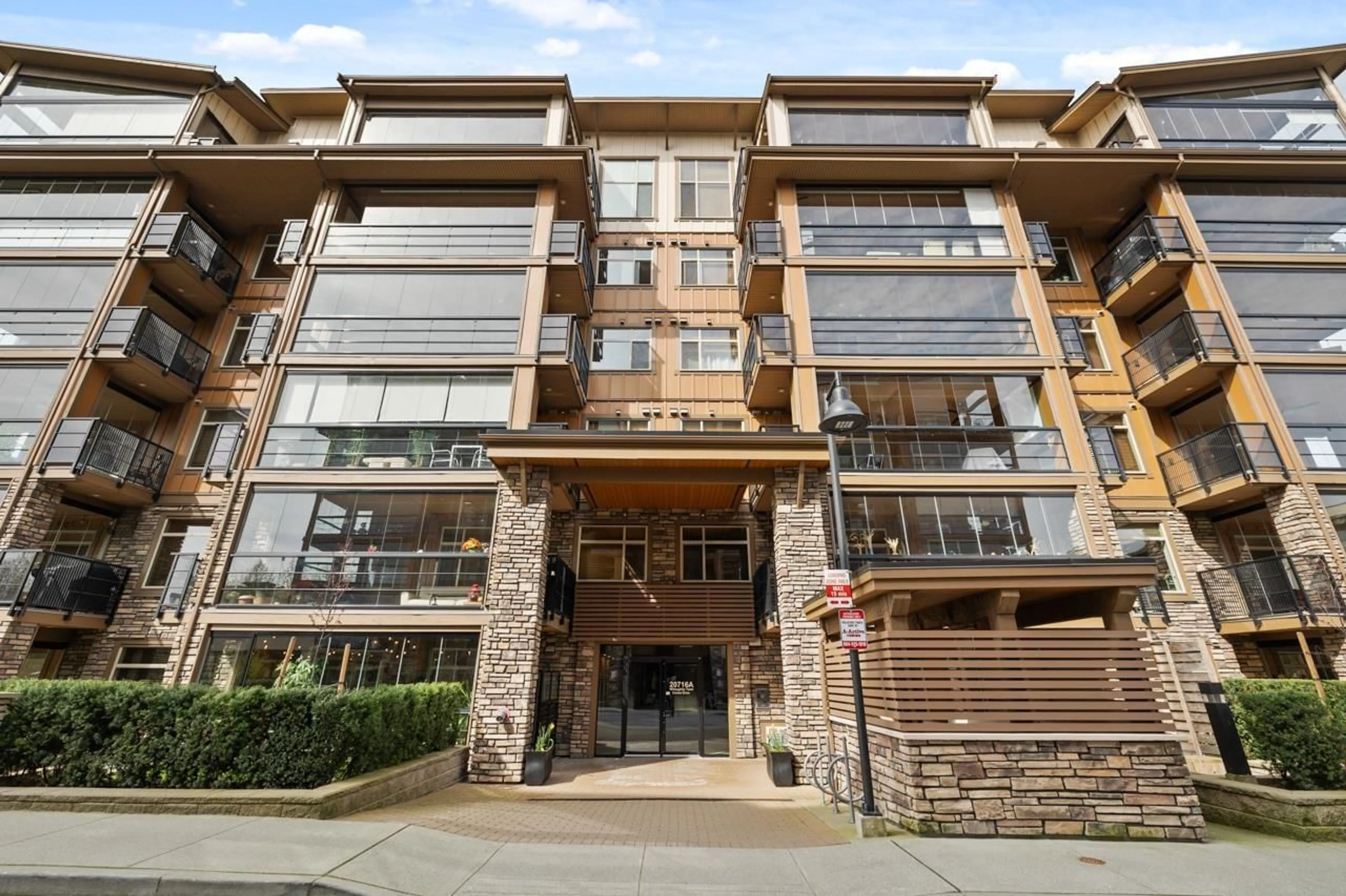 Indoor foyer for A510 - 20716 WILLOUGHBY TOWN CENTRE DRIVE, Langley British Columbia V2Y3J7