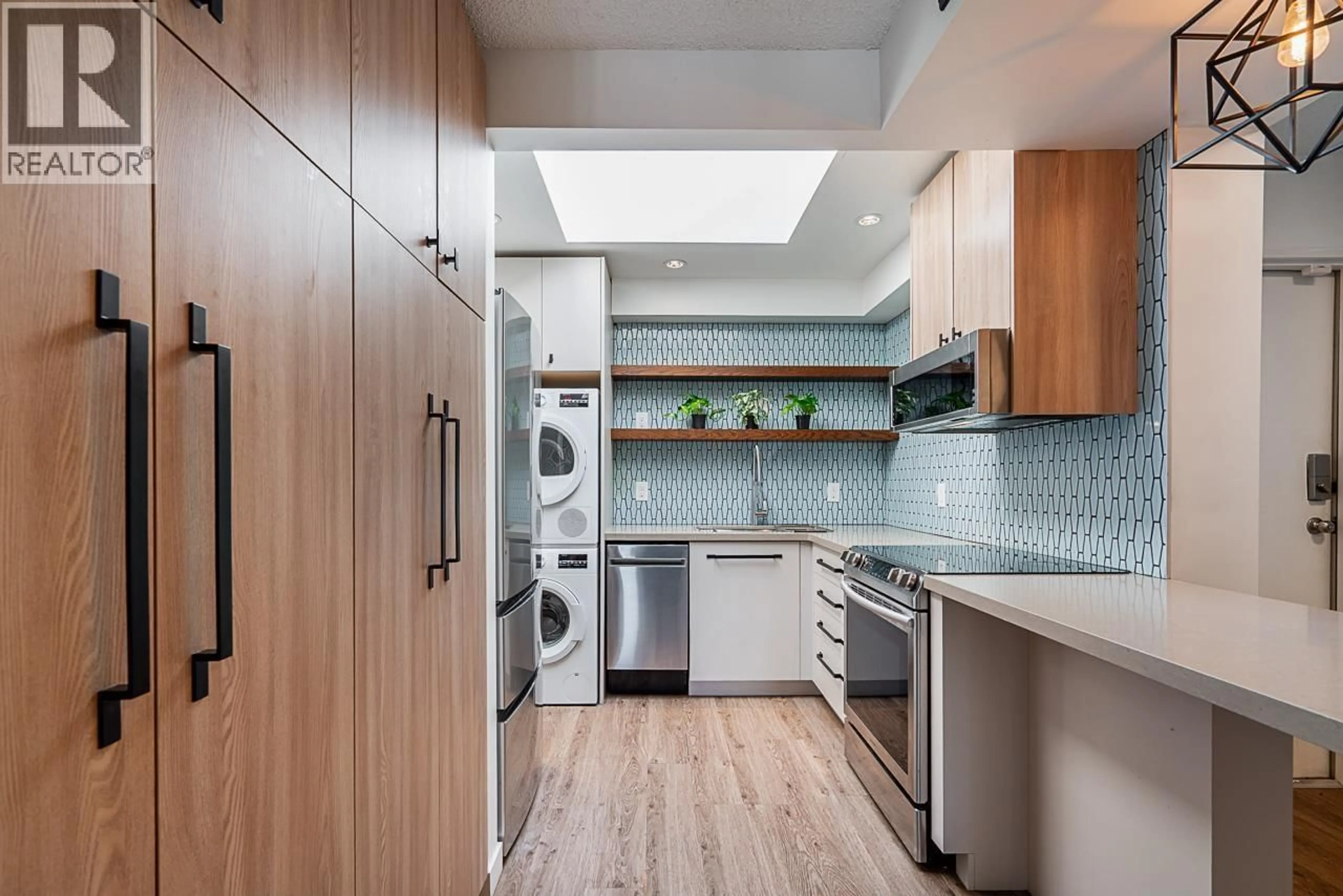 Contemporary kitchen, ceramic/tile floor for 204 - 555 NORTH ROAD, Coquitlam British Columbia V3J1N8