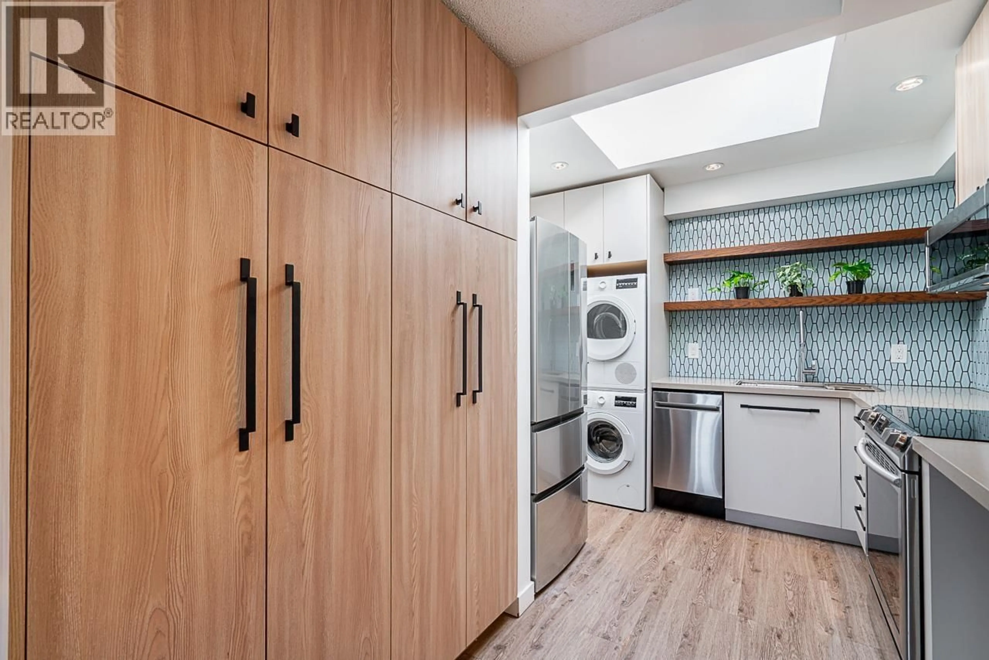 Unknown for 204 - 555 NORTH ROAD, Coquitlam British Columbia V3J1N8