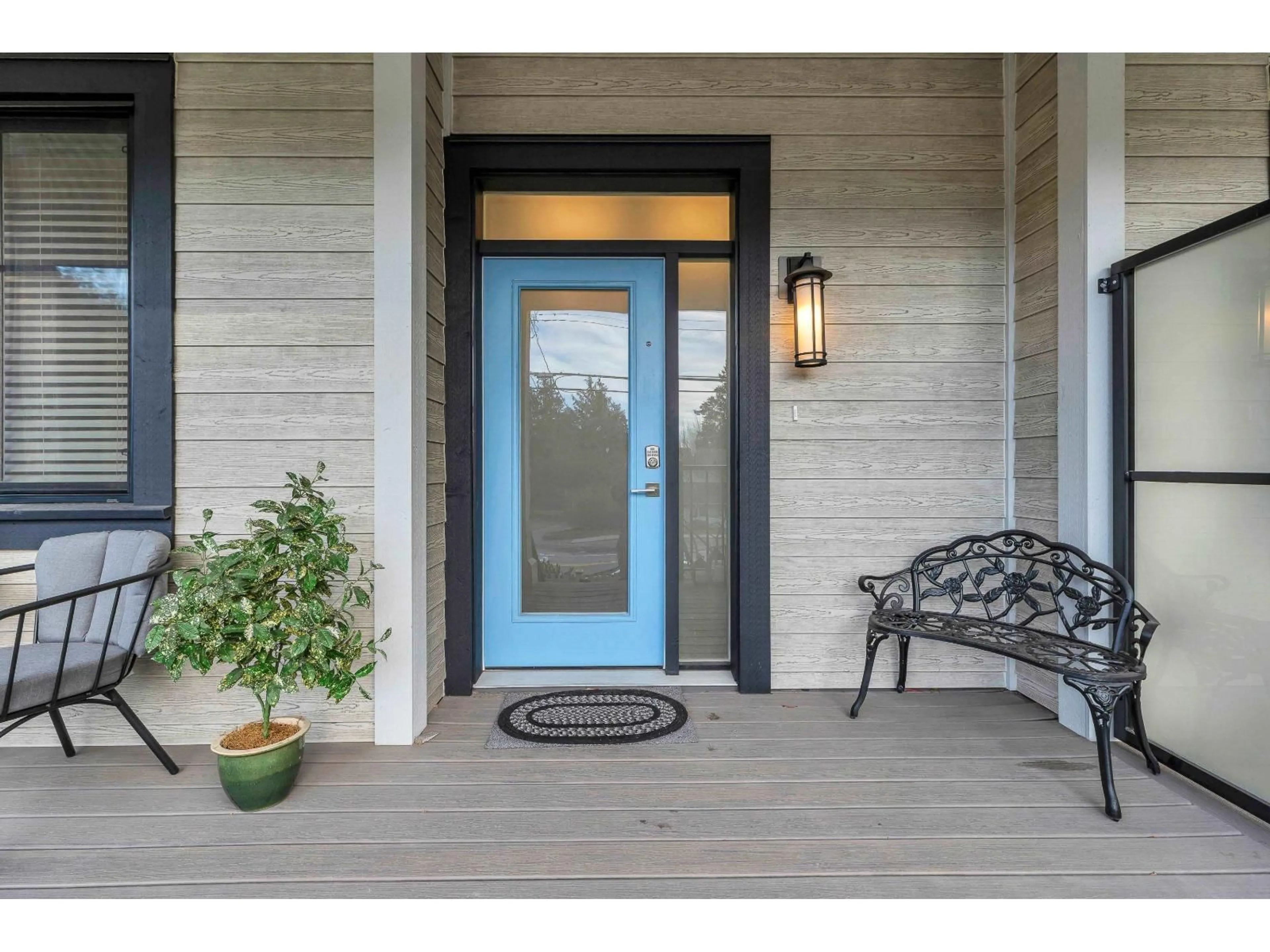 Indoor entryway for 2138 128 STREET, Surrey British Columbia V4A3V6