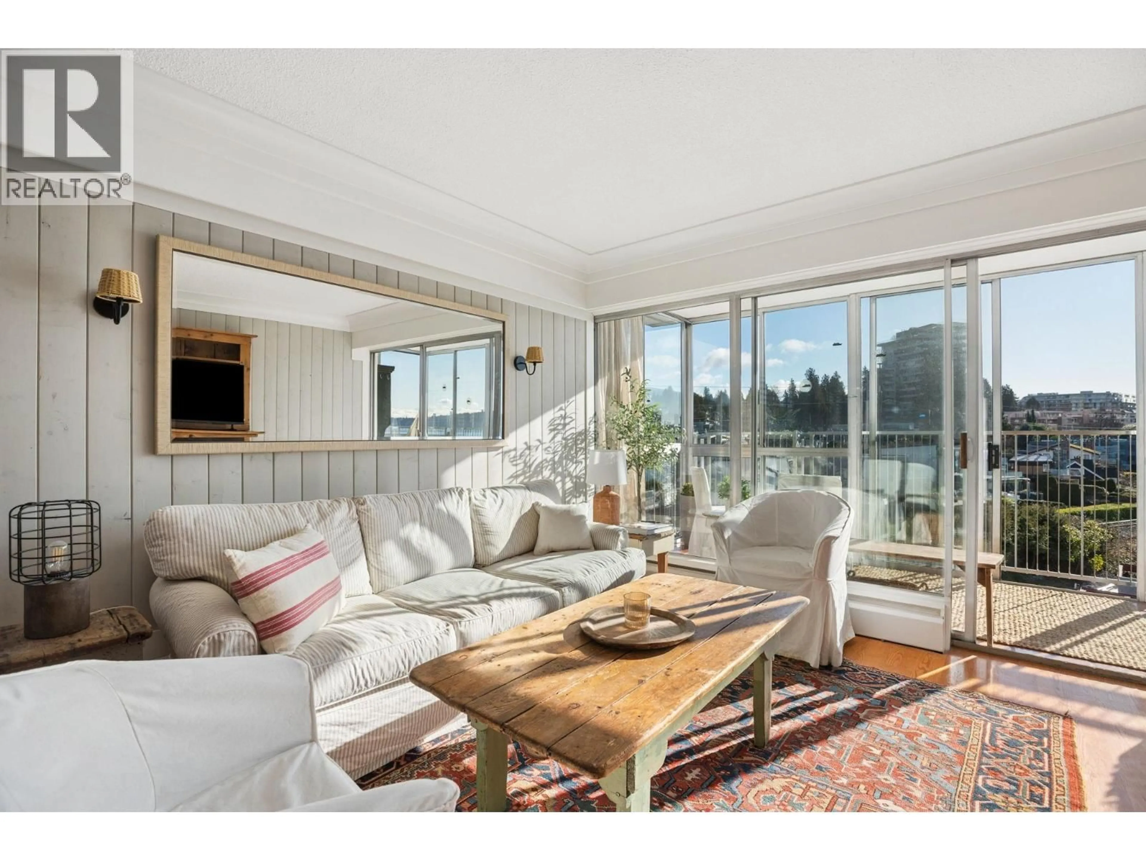 Living room with furniture, unknown for 408 - 150 24TH STREET, West Vancouver British Columbia V7V4G8