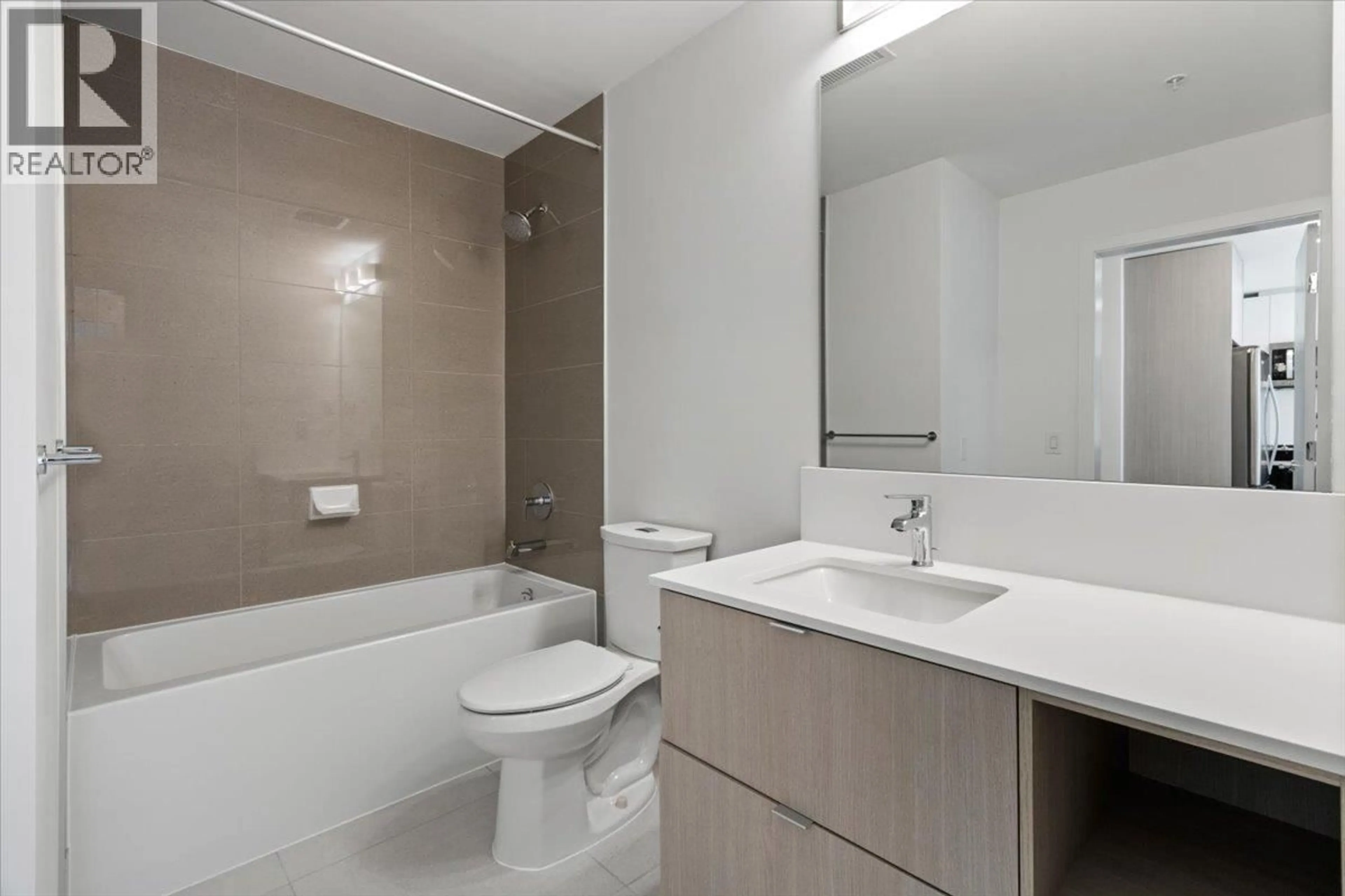 Standard bathroom, ceramic/tile floor for 306 - 2236 WELCHER AVENUE, Port Coquitlam British Columbia V3C1X3