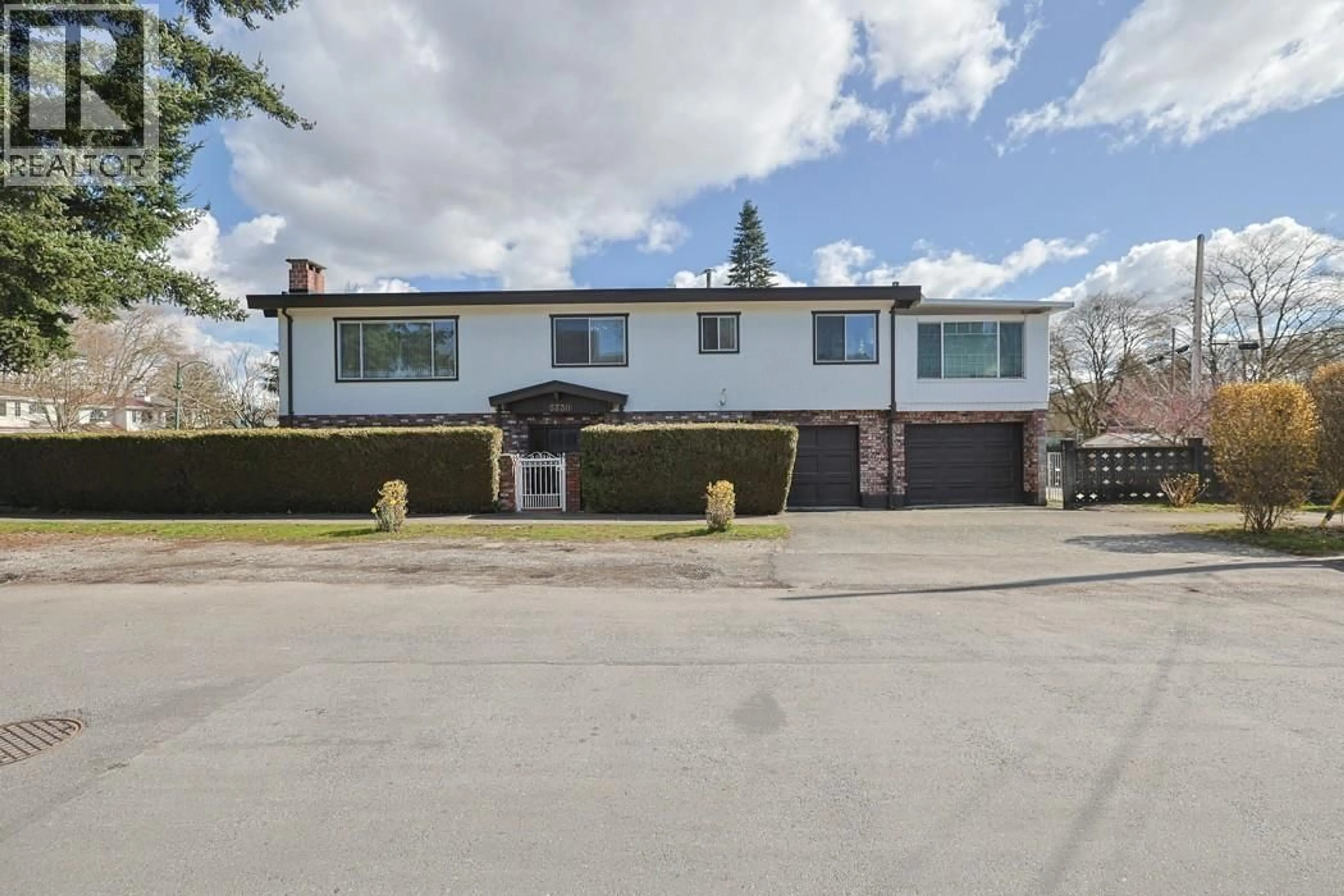 Unknown for 5730 QUEBEC STREET, Vancouver British Columbia V5W3X3