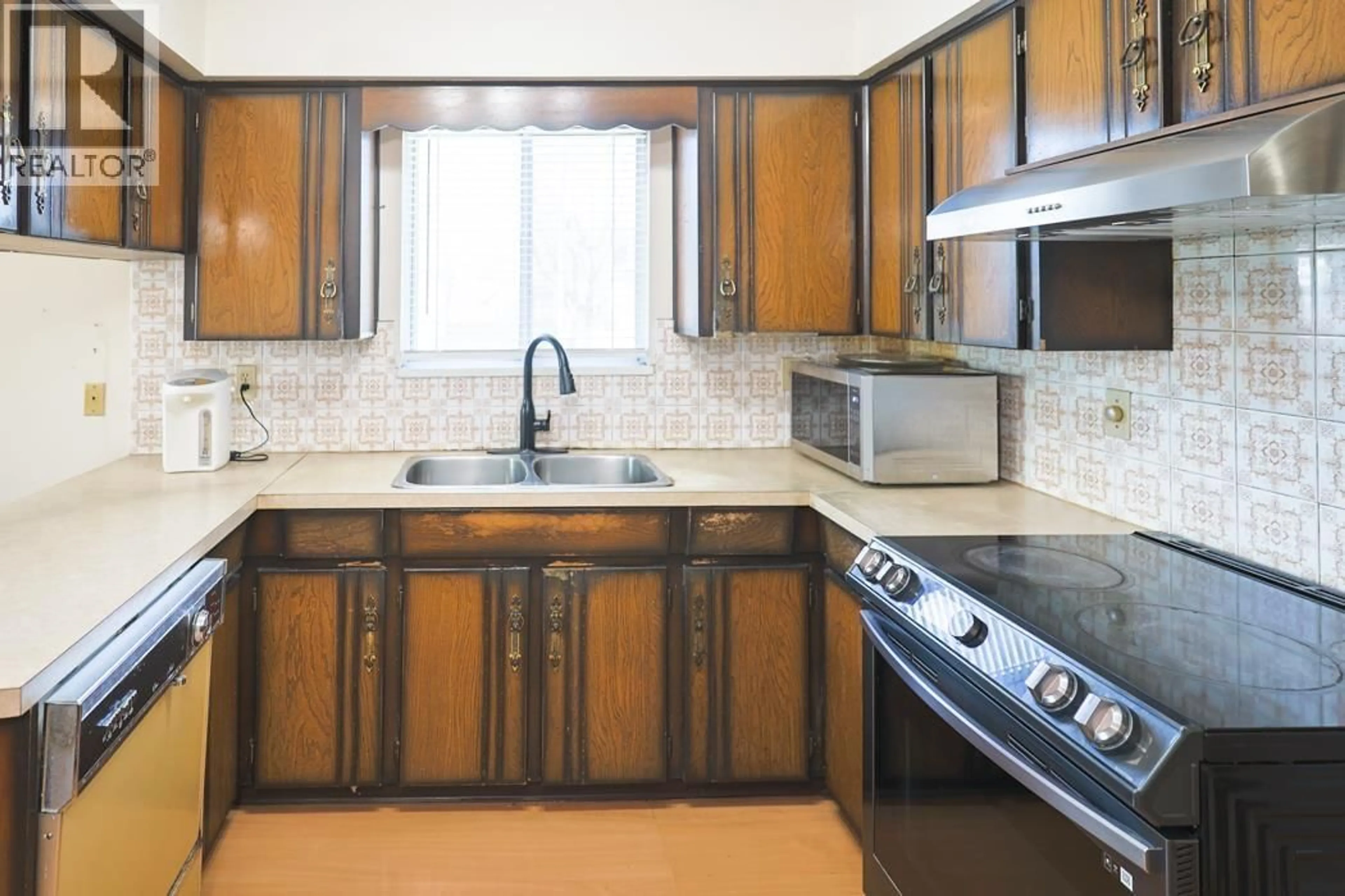 Standard kitchen, ceramic/tile floor for 5730 QUEBEC STREET, Vancouver British Columbia V5W3X3