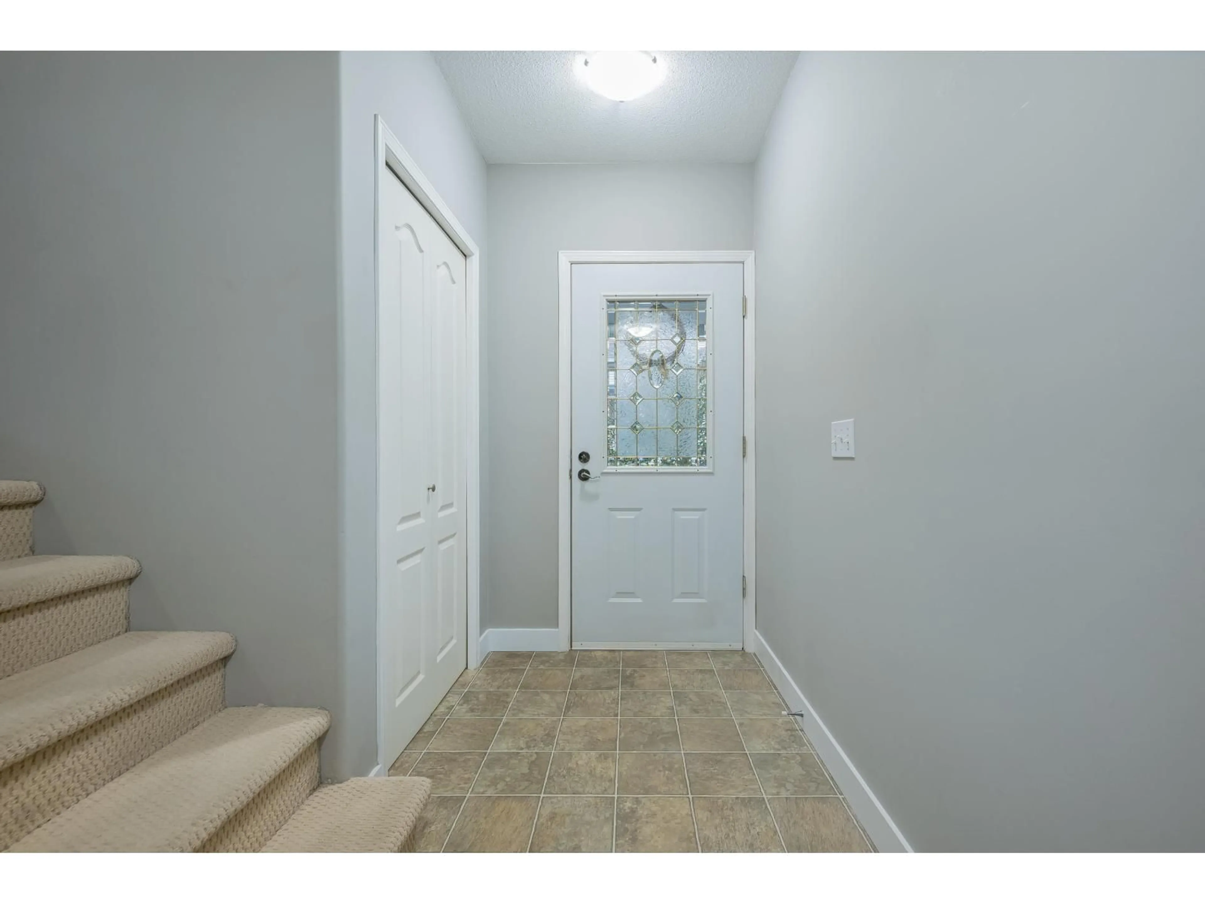 Indoor entryway for 21 - 20750 TELEGRAPH TRAIL, Langley British Columbia V1M2W1