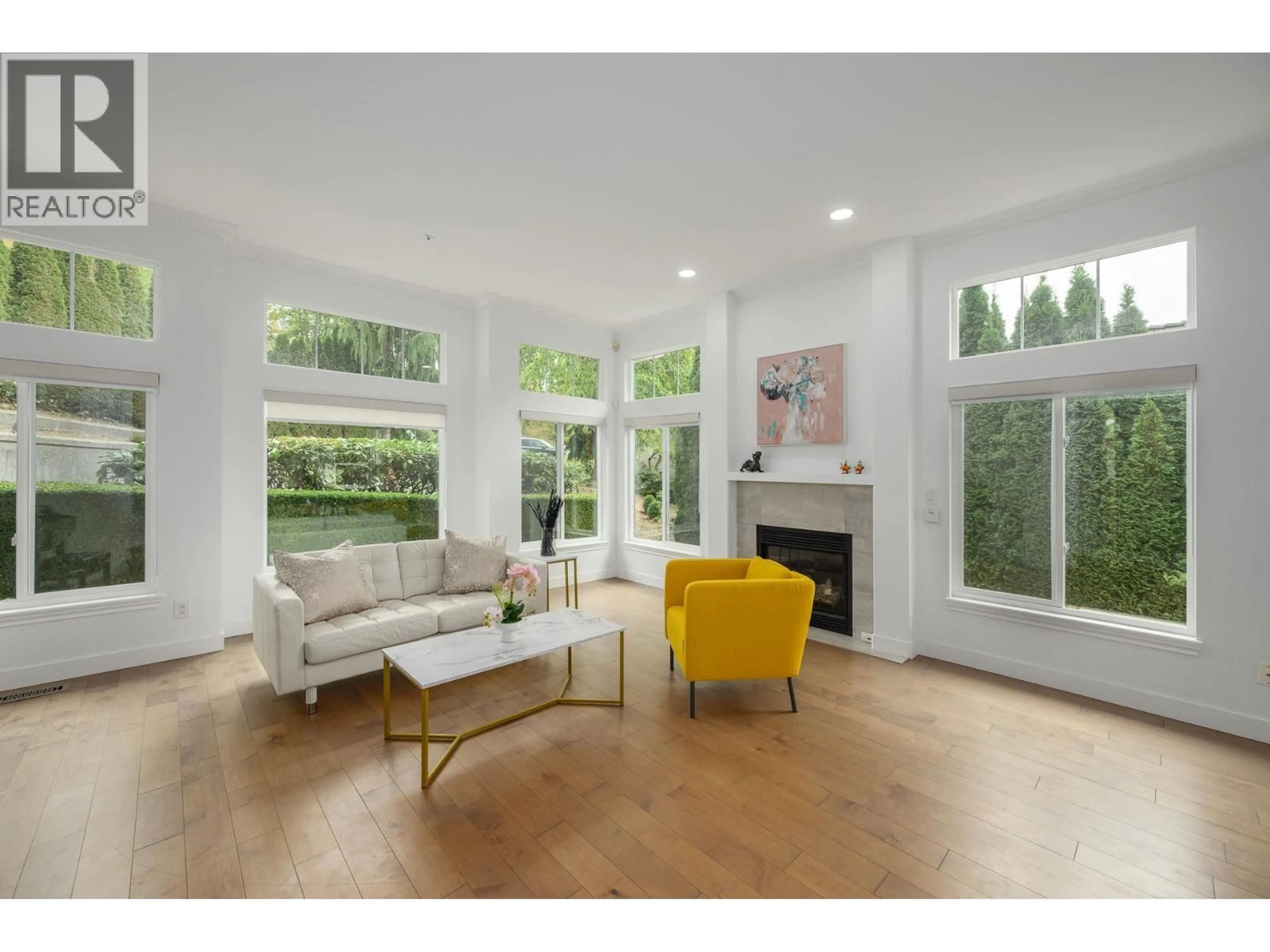 Living room with furniture, unknown for 2757 CHELSEA COURT, West Vancouver British Columbia V7S3E9