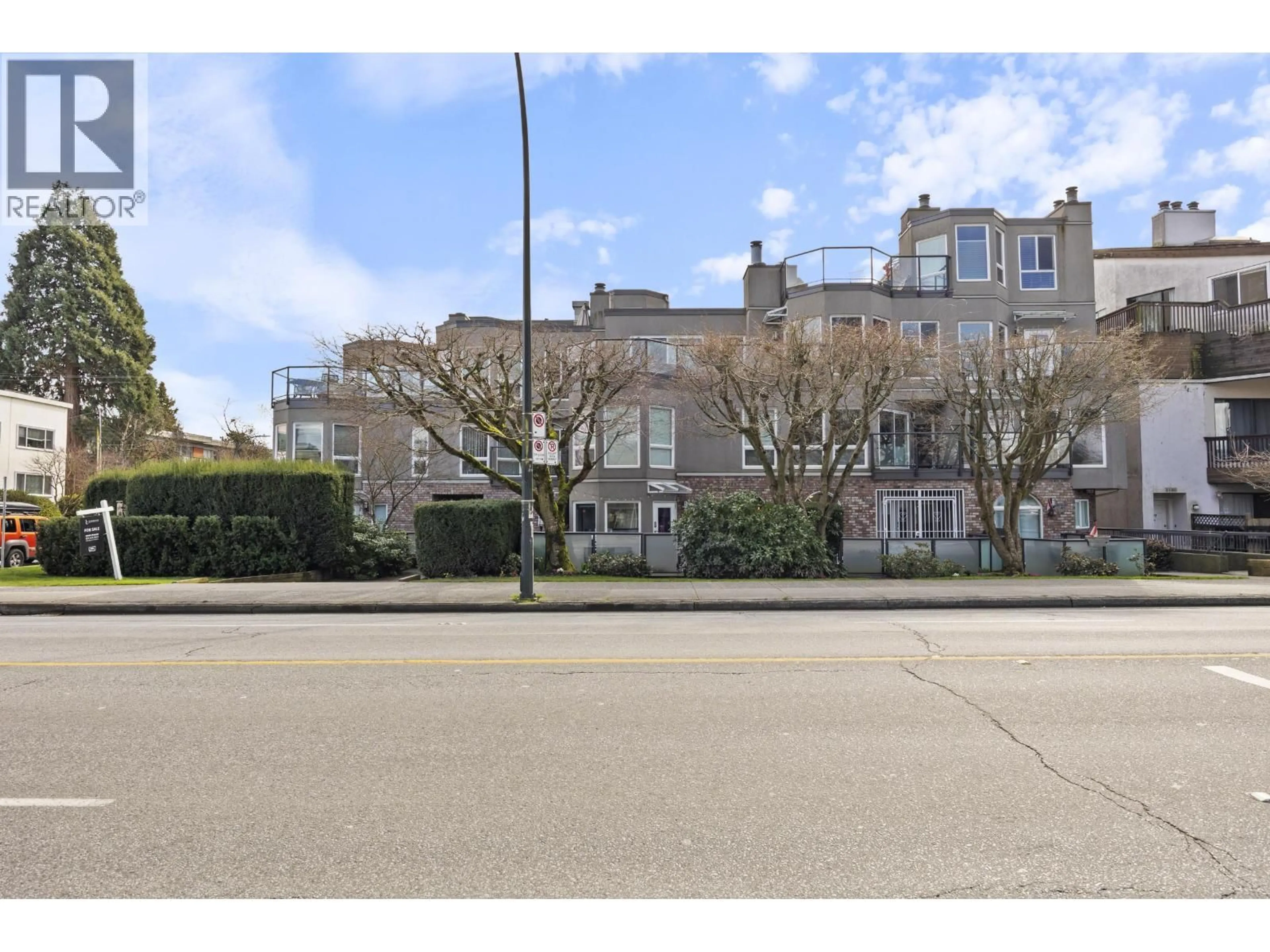 A pic from outside/outdoor area/front of a property/back of a property/a pic from drone, street for 103 - 2110 CORNWALL AVENUE, Vancouver British Columbia V6K1B4