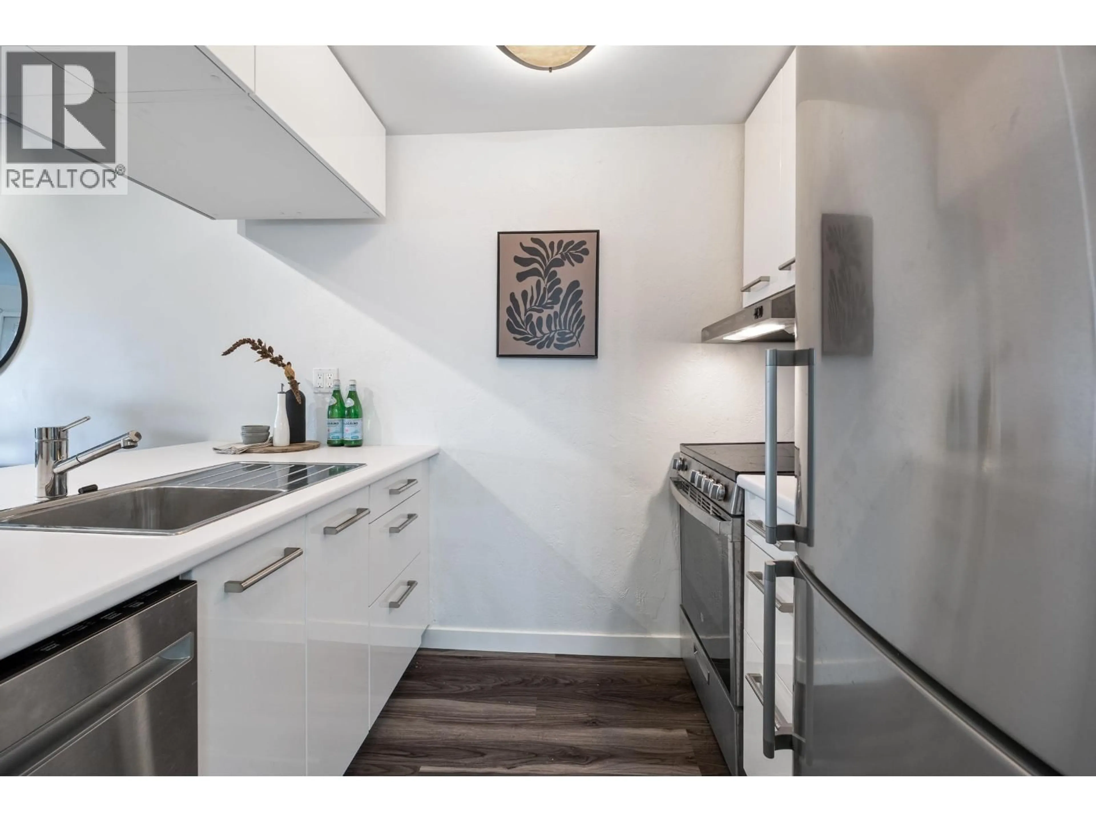 Standard kitchen, unknown for 103 - 2110 CORNWALL AVENUE, Vancouver British Columbia V6K1B4