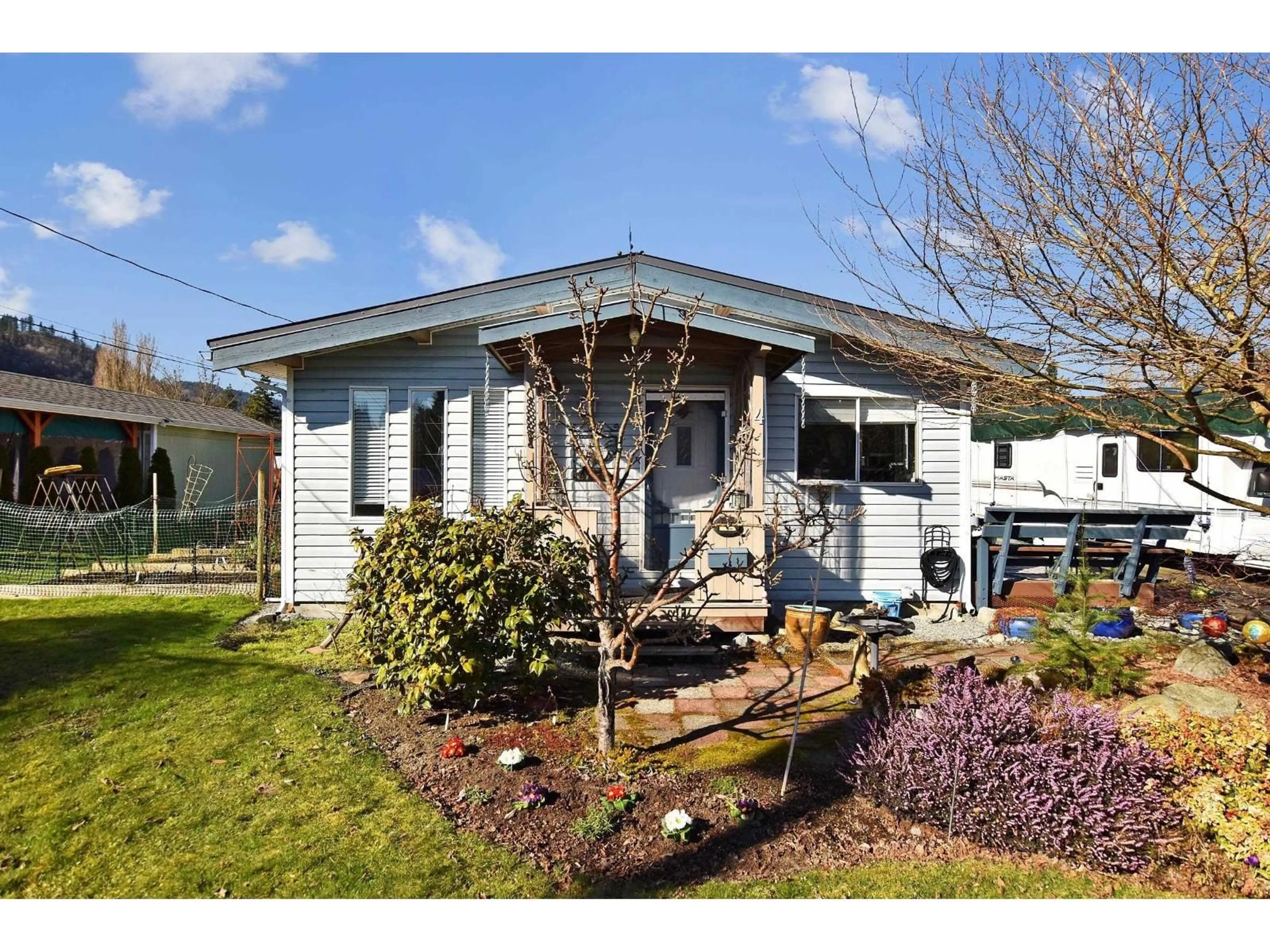 Home with vinyl exterior material, street for 4 - 9055 SHOOK ROAD, Mission British Columbia V2V7M6