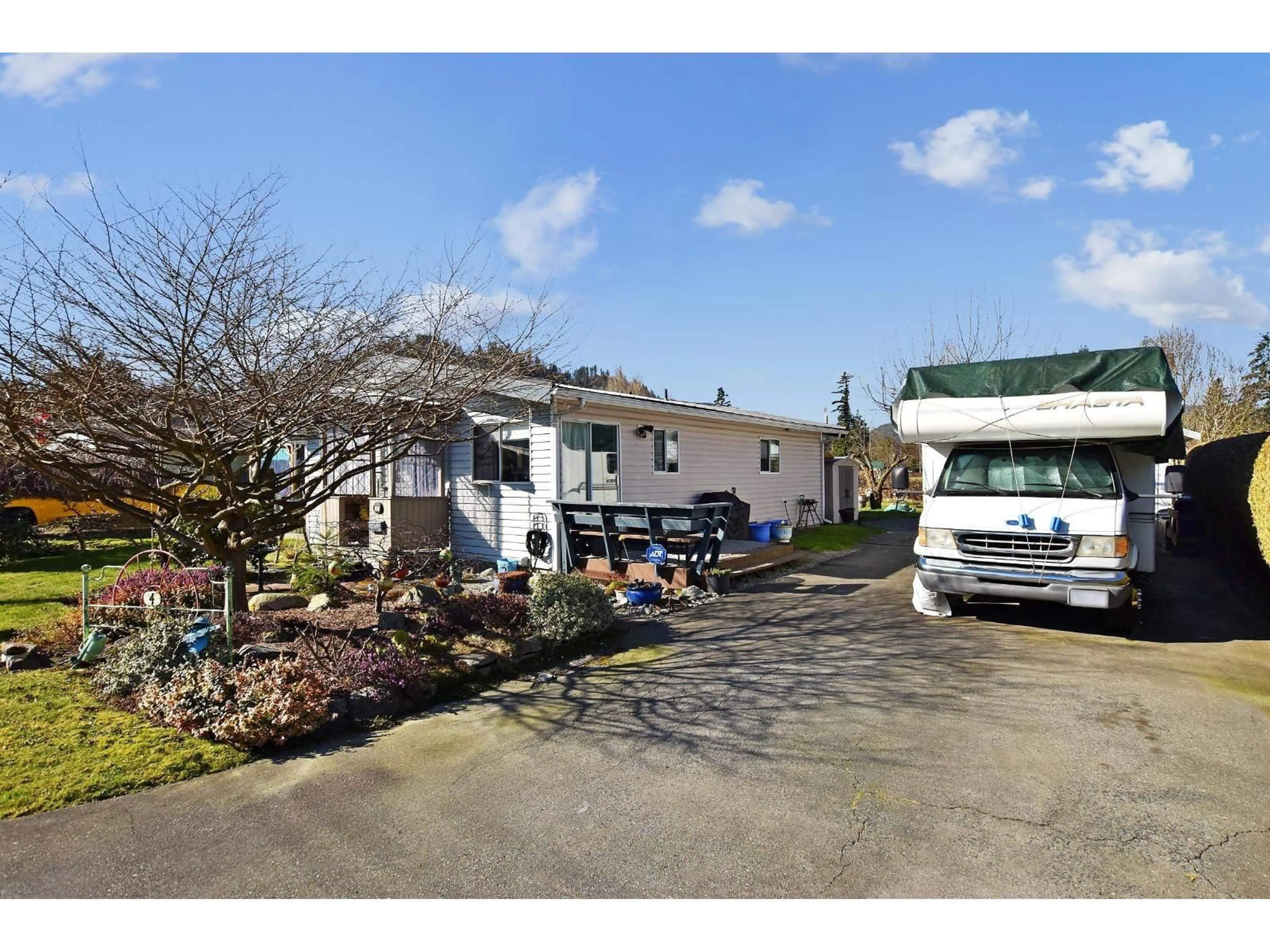 A pic from outside/outdoor area/front of a property/back of a property/a pic from drone, street for 4 - 9055 SHOOK ROAD, Mission British Columbia V2V7M6