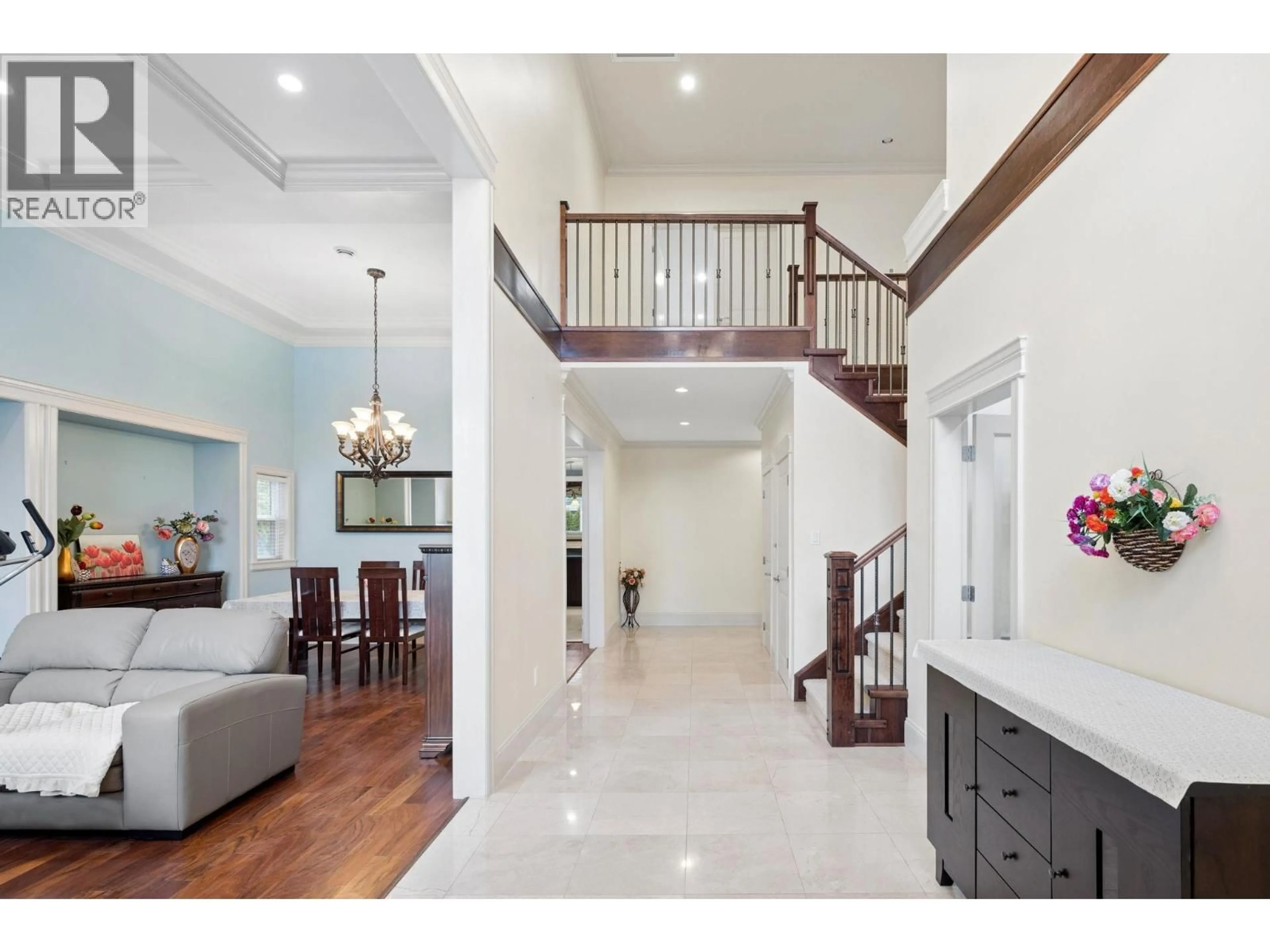 Indoor entryway for 9551 SAUNDERS ROAD, Richmond British Columbia V7A2B5