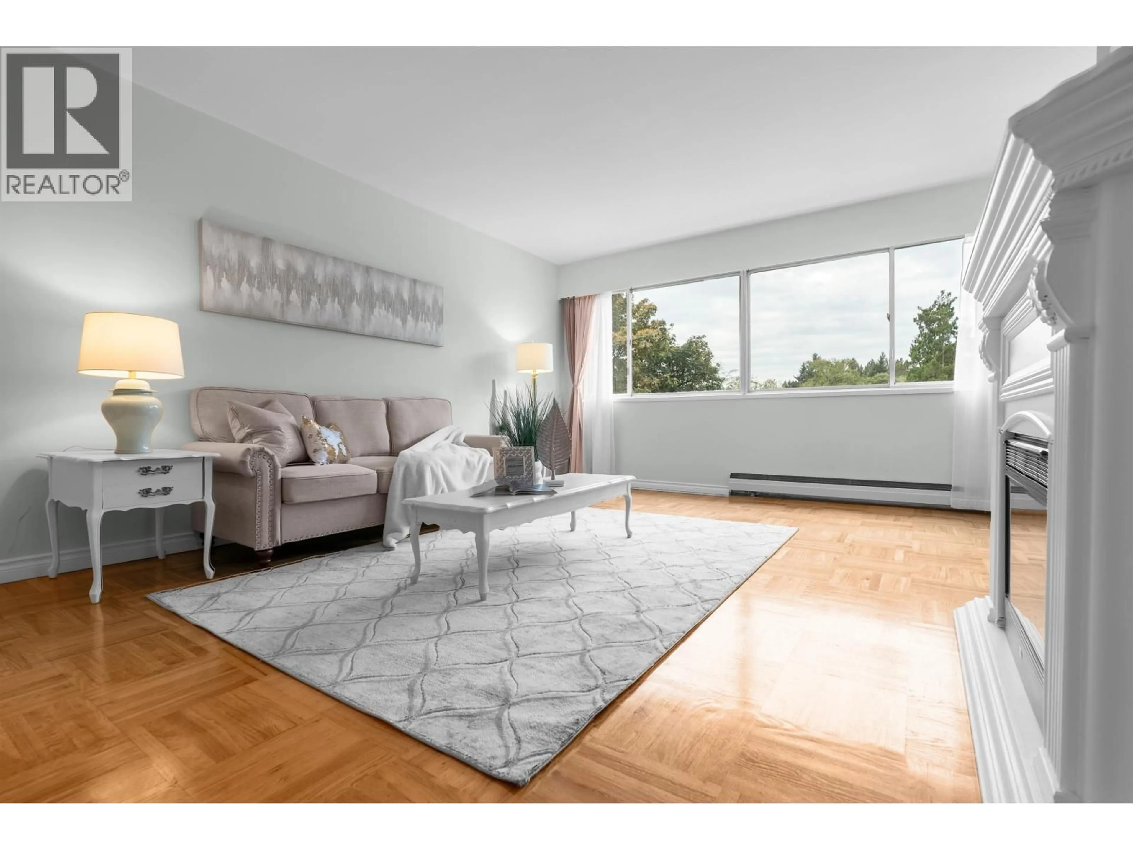 Living room with furniture, unknown for 402 - 1750 ESQUIMALT AVENUE, West Vancouver British Columbia V7V1R8