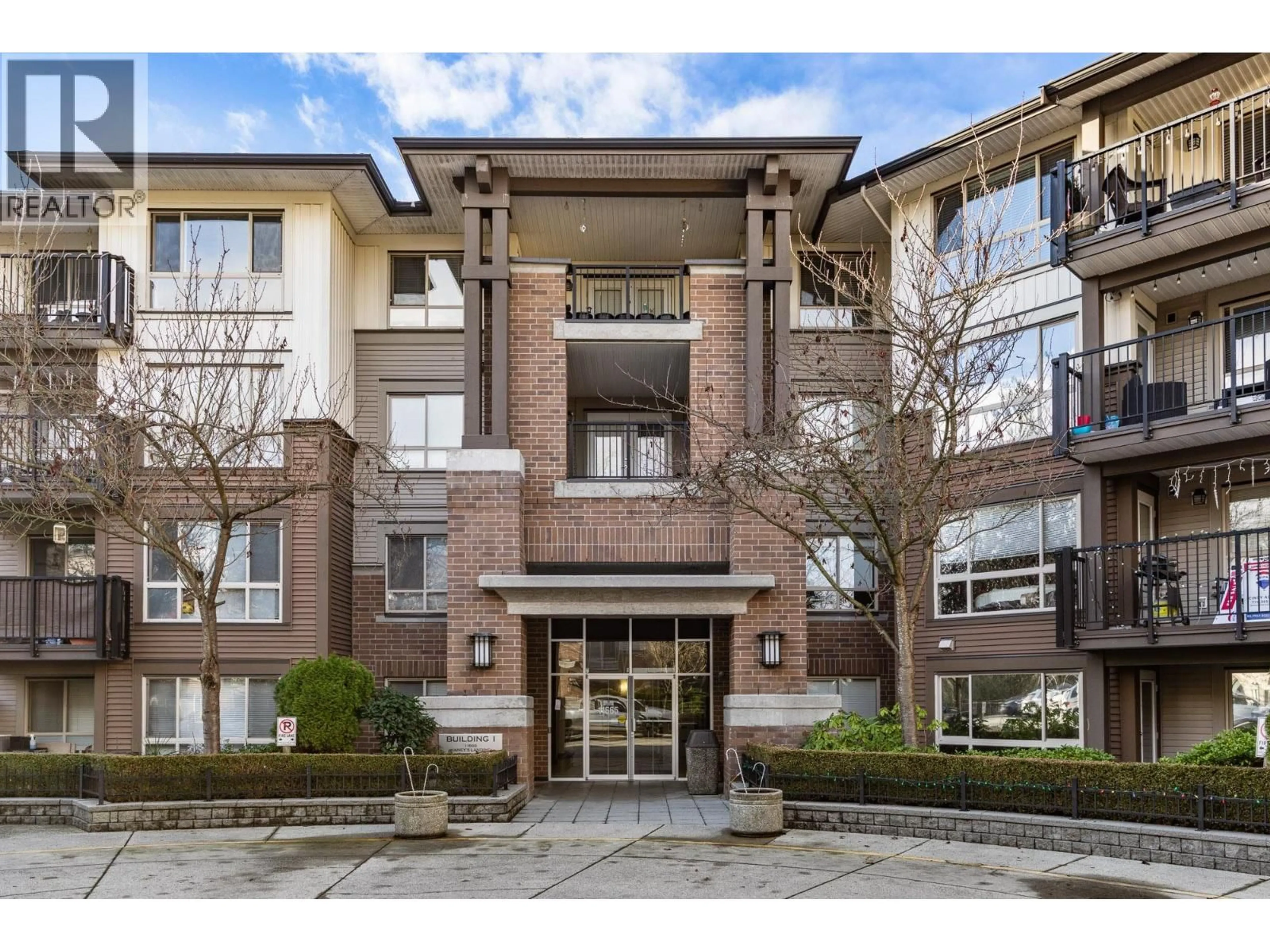 Indoor foyer for 215 - 11665 HANEY, Maple Ridge British Columbia V2X8W9