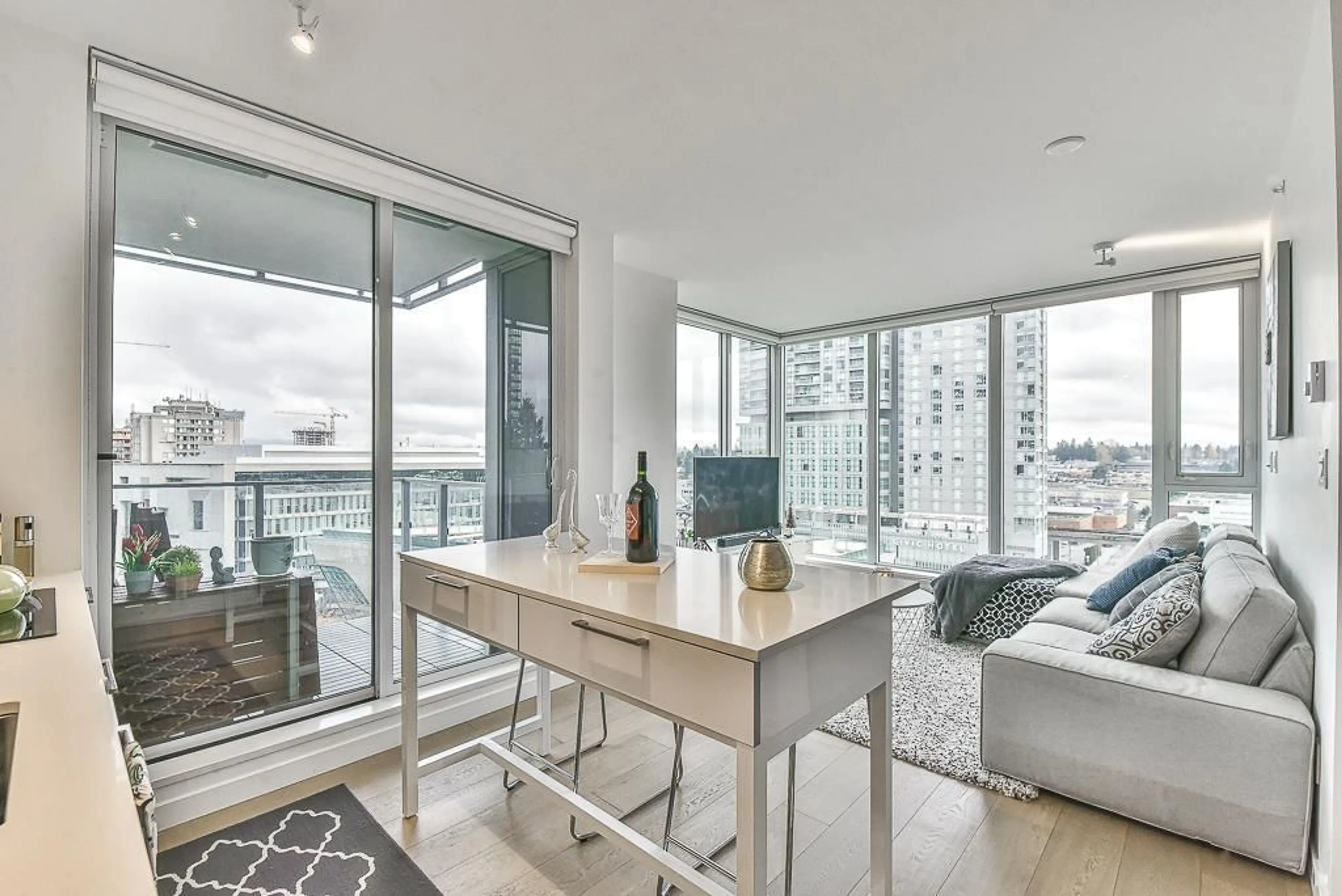 Living room with furniture, unknown for 1009 - 13438 CENTRAL AVENUE, Surrey British Columbia V3T0N2