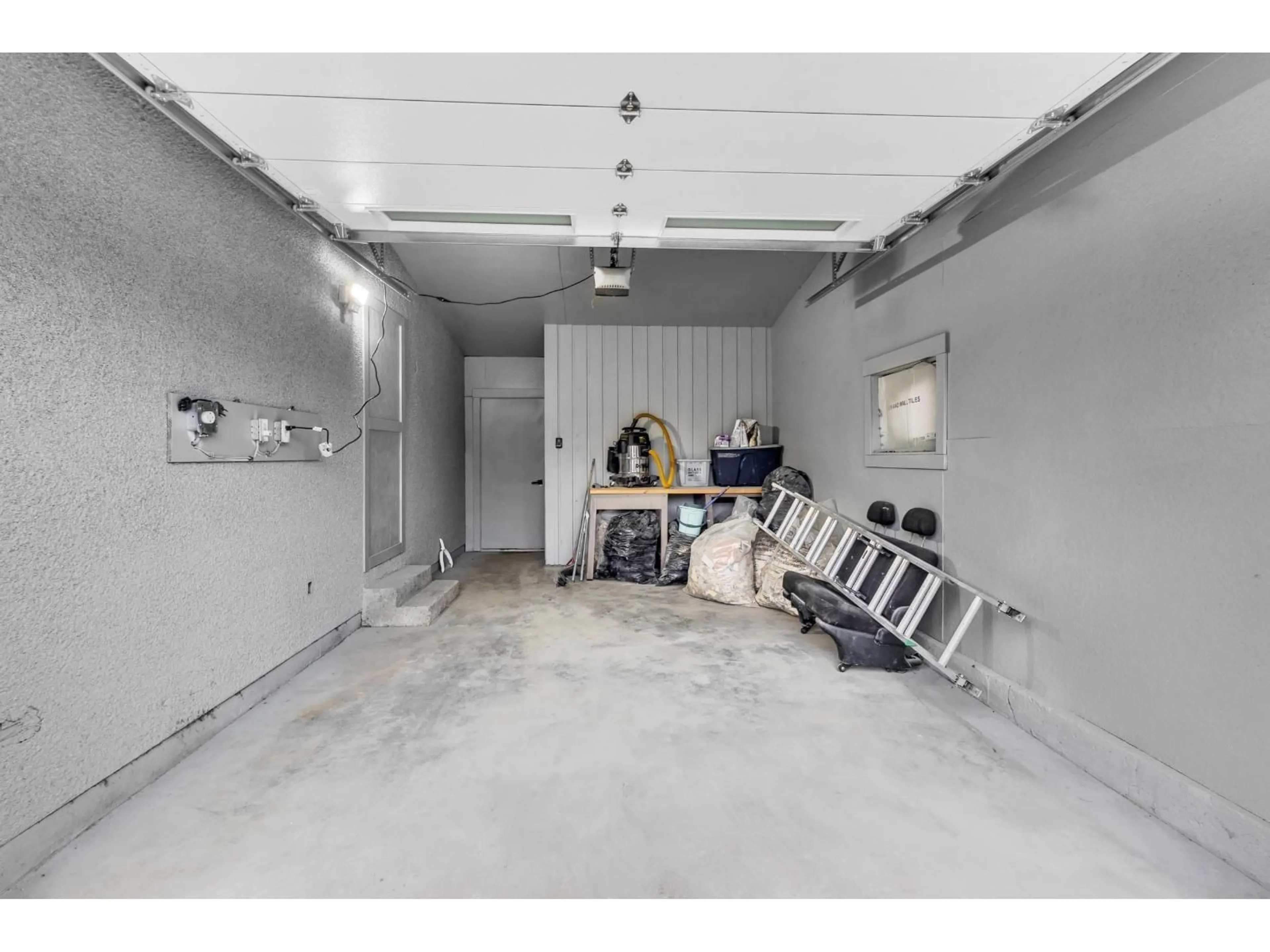 Indoor garage for 45122 BALMORAL AVENUE, Chilliwack British Columbia V2R3G8
