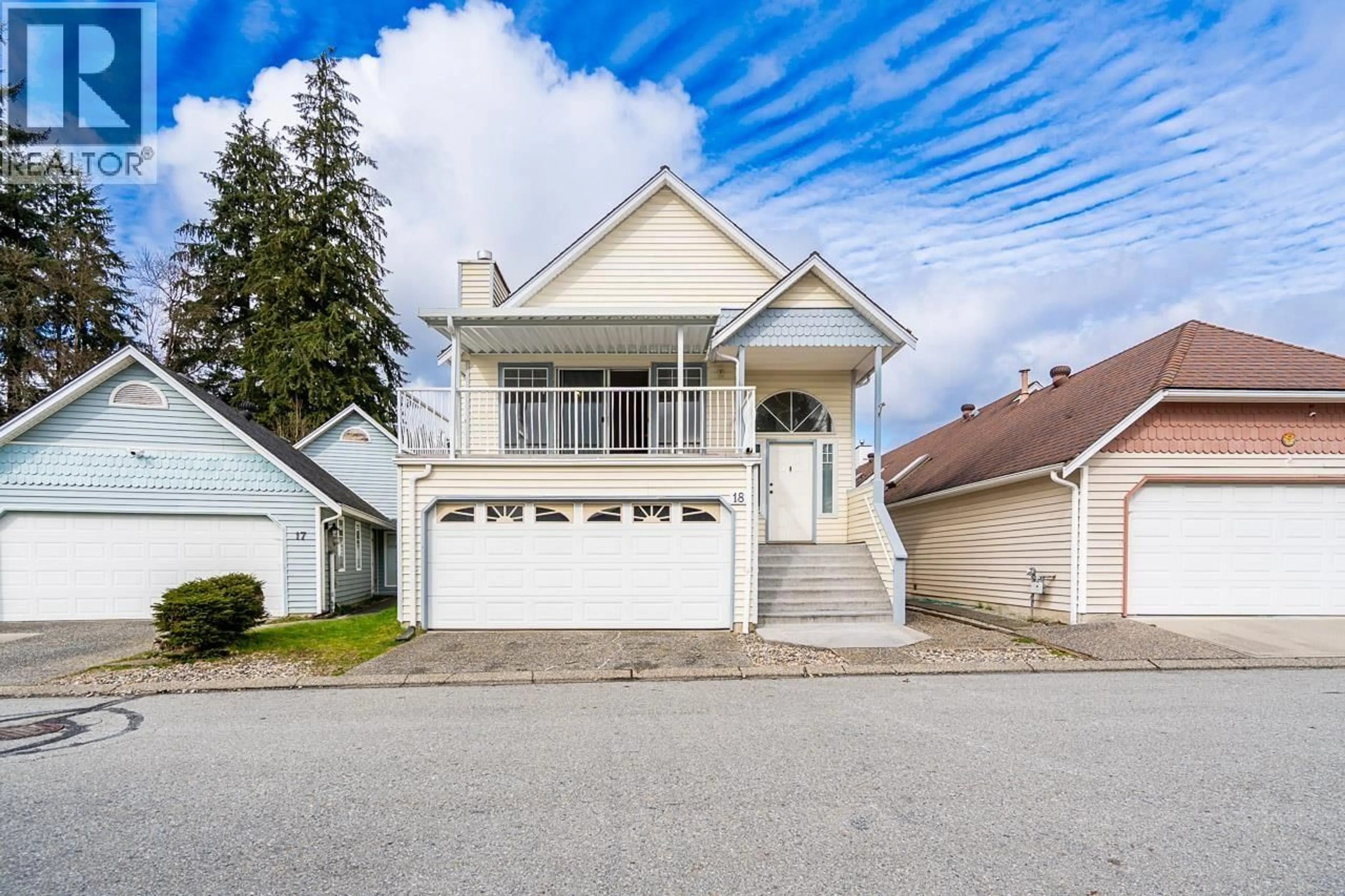 Home with vinyl exterior material, street for 18 - 2865 GLEN DRIVE, Coquitlam British Columbia V3B6Y8