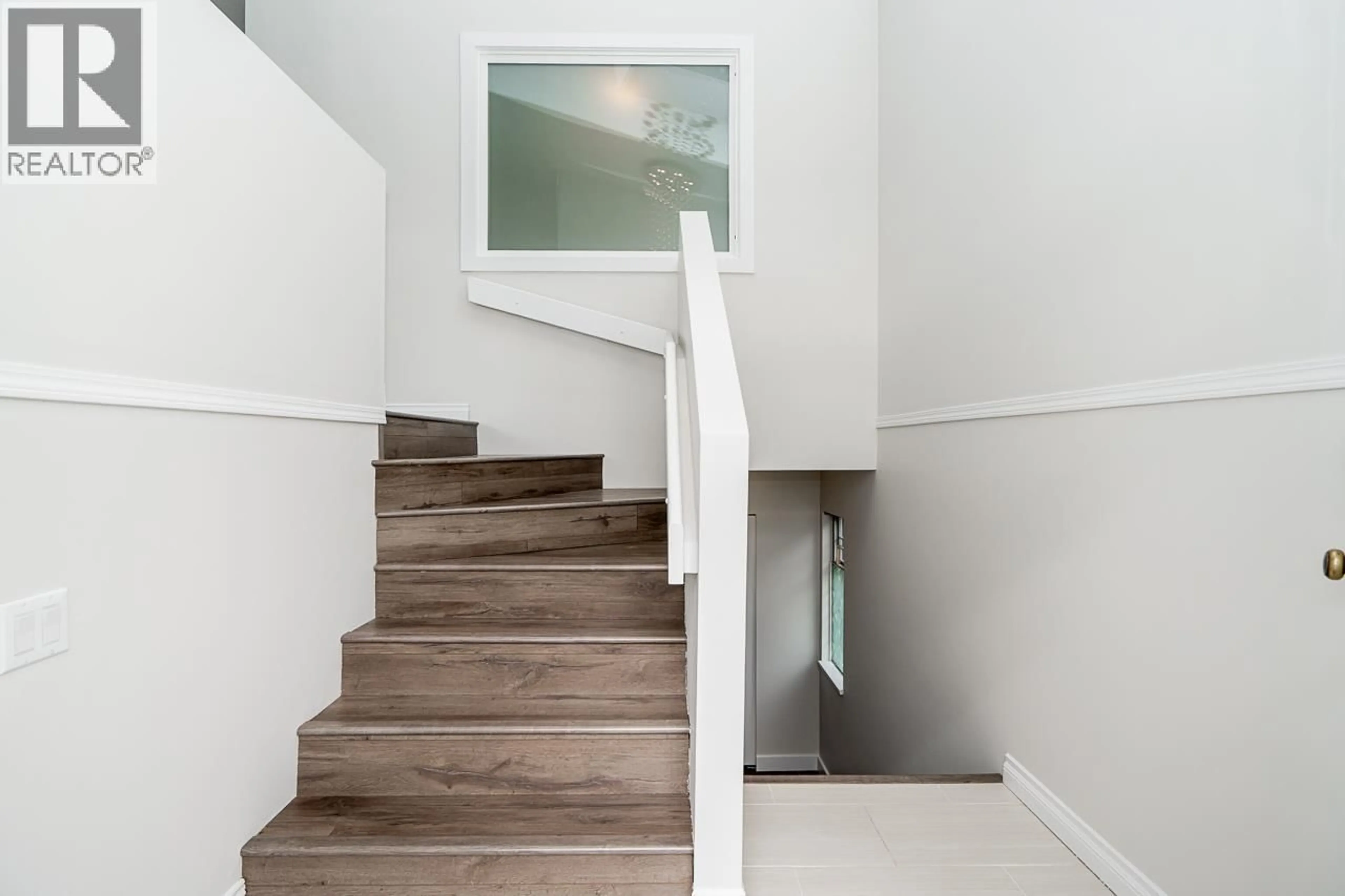 Stairs for 18 - 2865 GLEN DRIVE, Coquitlam British Columbia V3B6Y8