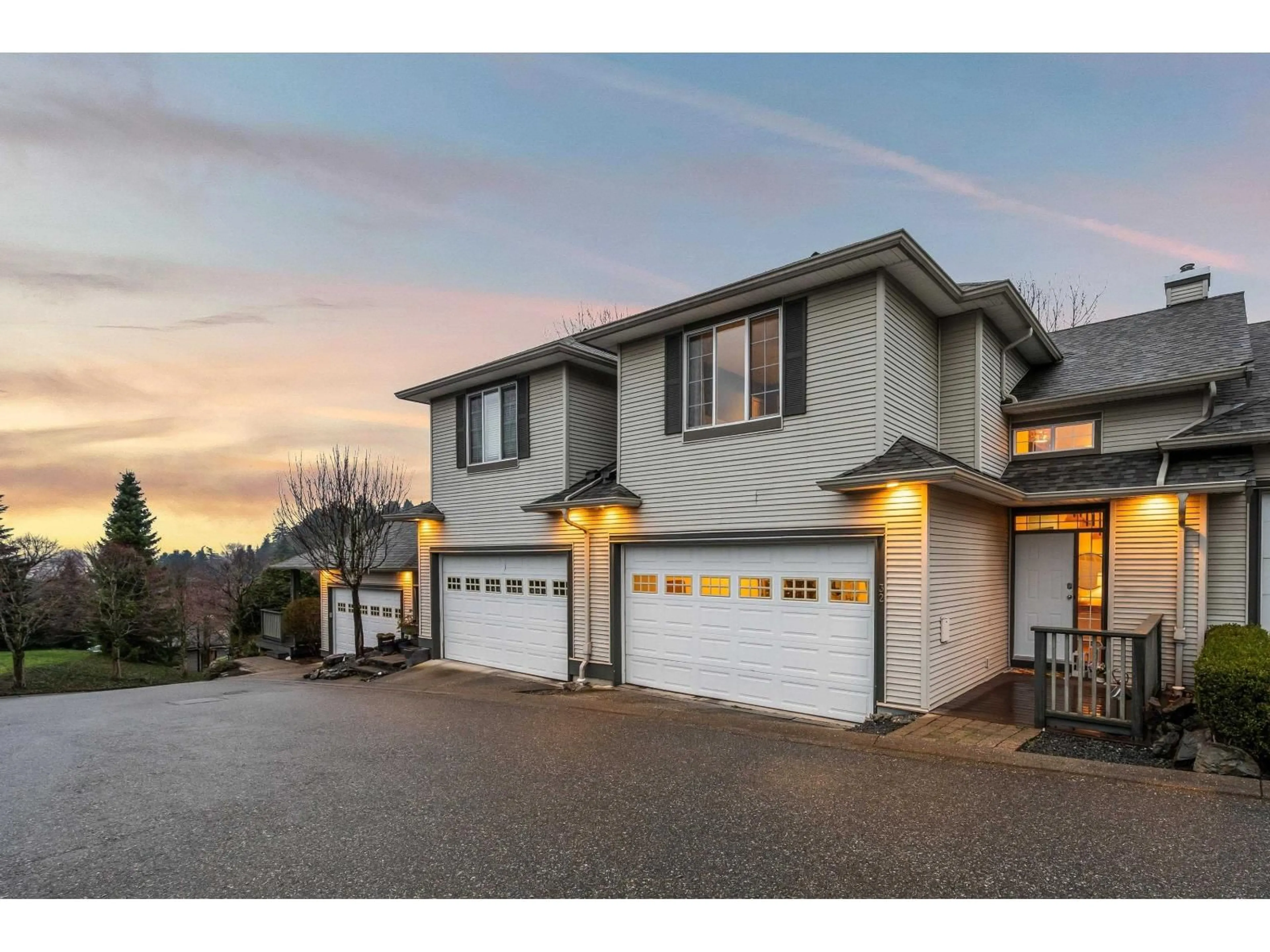 Indoor garage for 32 - 2088 WINFIELD DRIVE, Abbotsford British Columbia V3G3C3