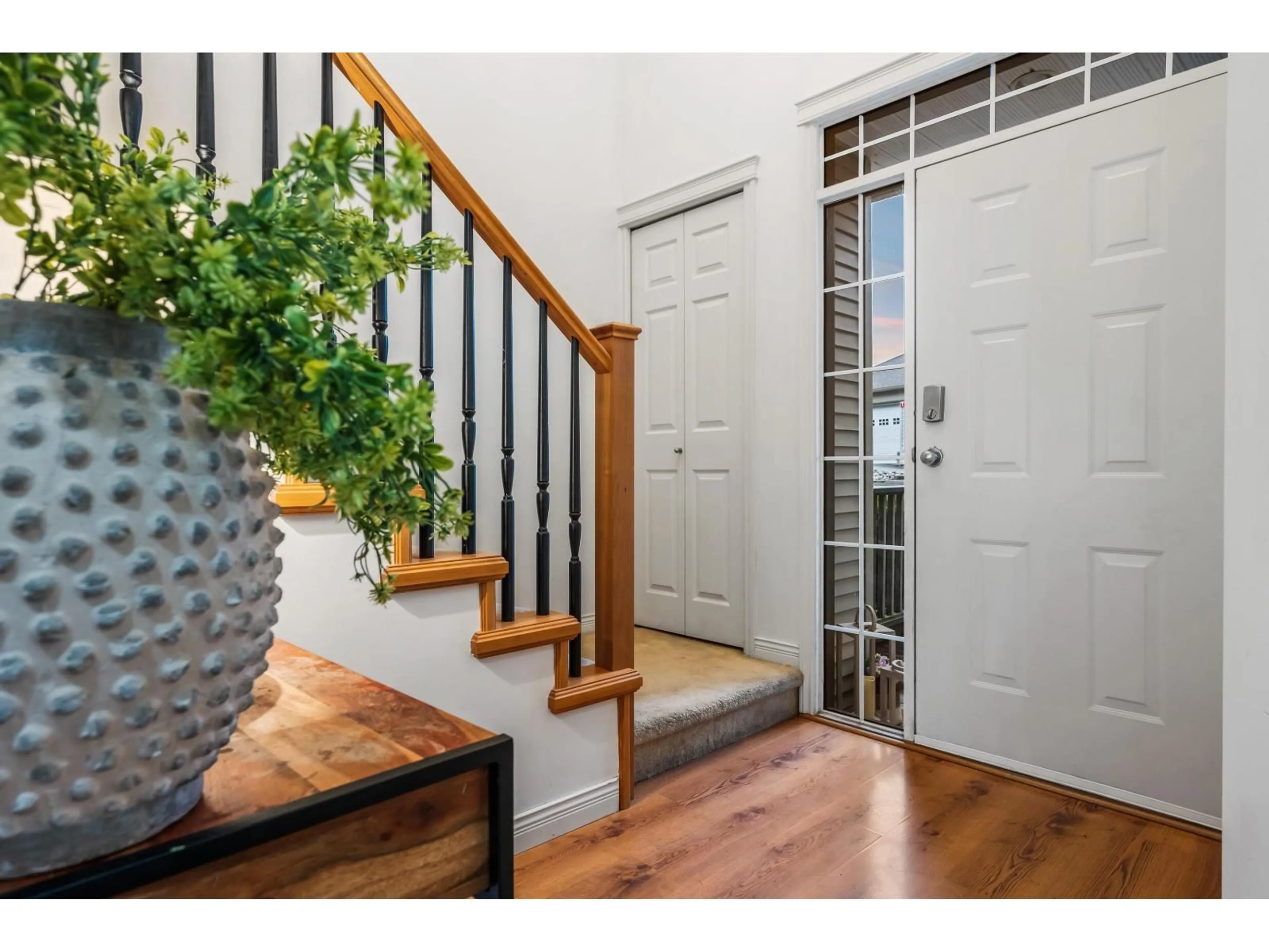 Indoor entryway for 32 - 2088 WINFIELD DRIVE, Abbotsford British Columbia V3G3C3