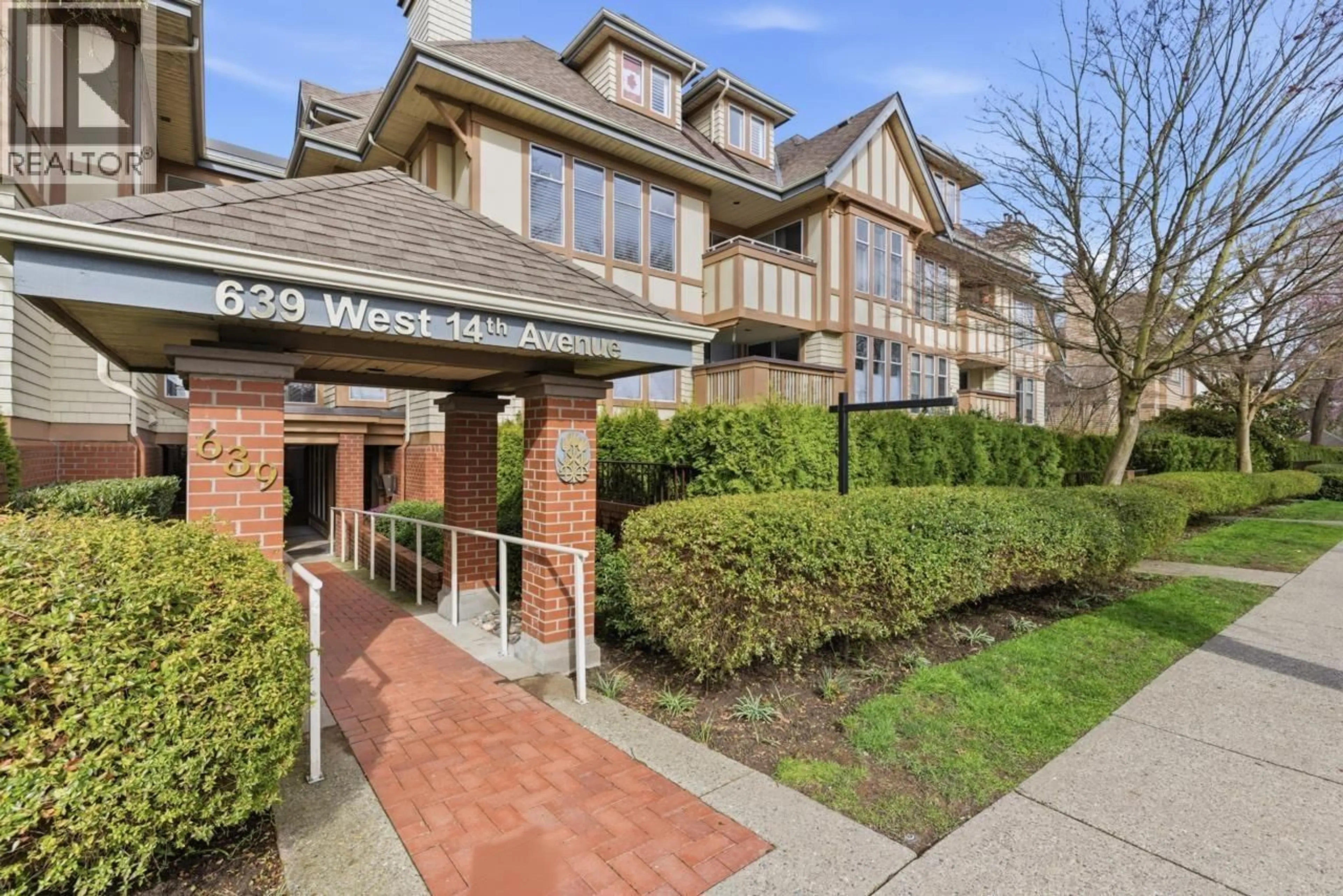 Indoor foyer for W206 - 639 14TH AVENUE, Vancouver British Columbia V5Z1P7