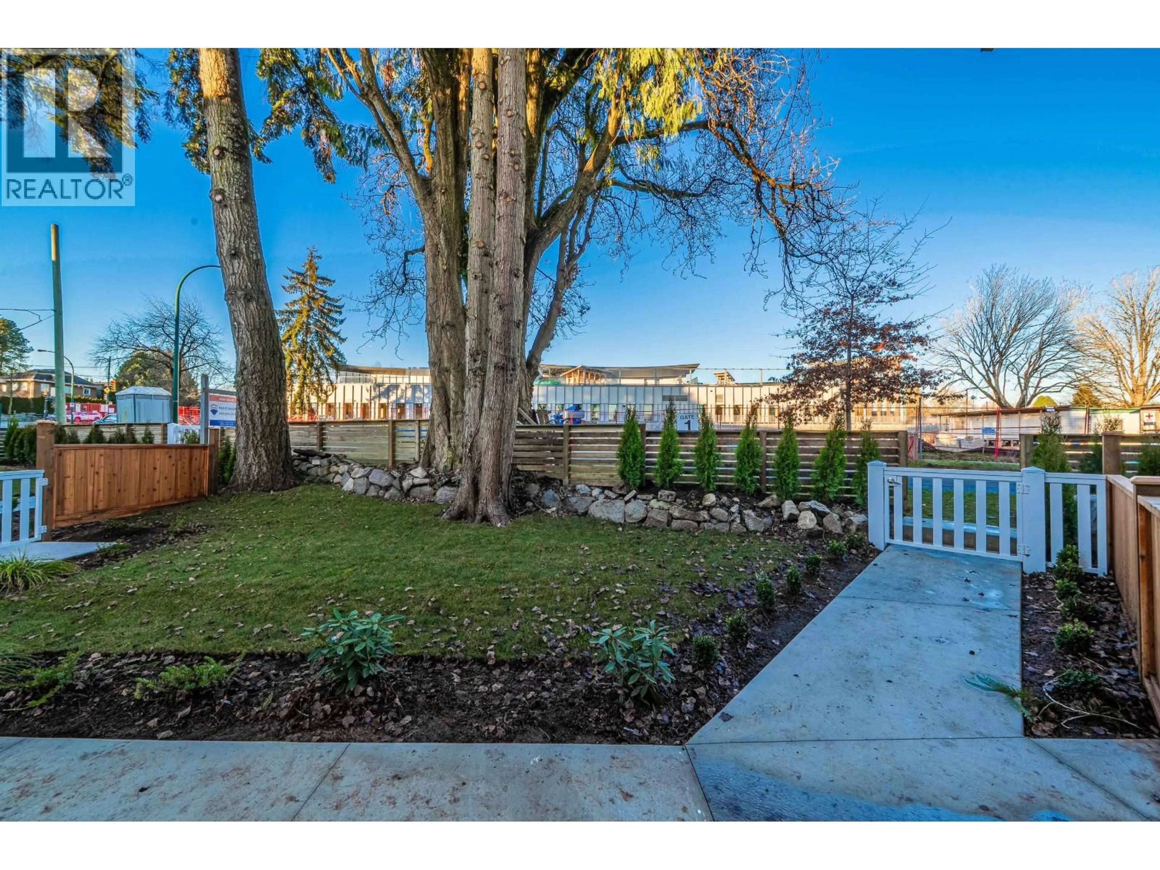 A pic from outside/outdoor area/front of a property/back of a property/a pic from drone, street for 970 PARK DRIVE, Vancouver British Columbia V6P2J4