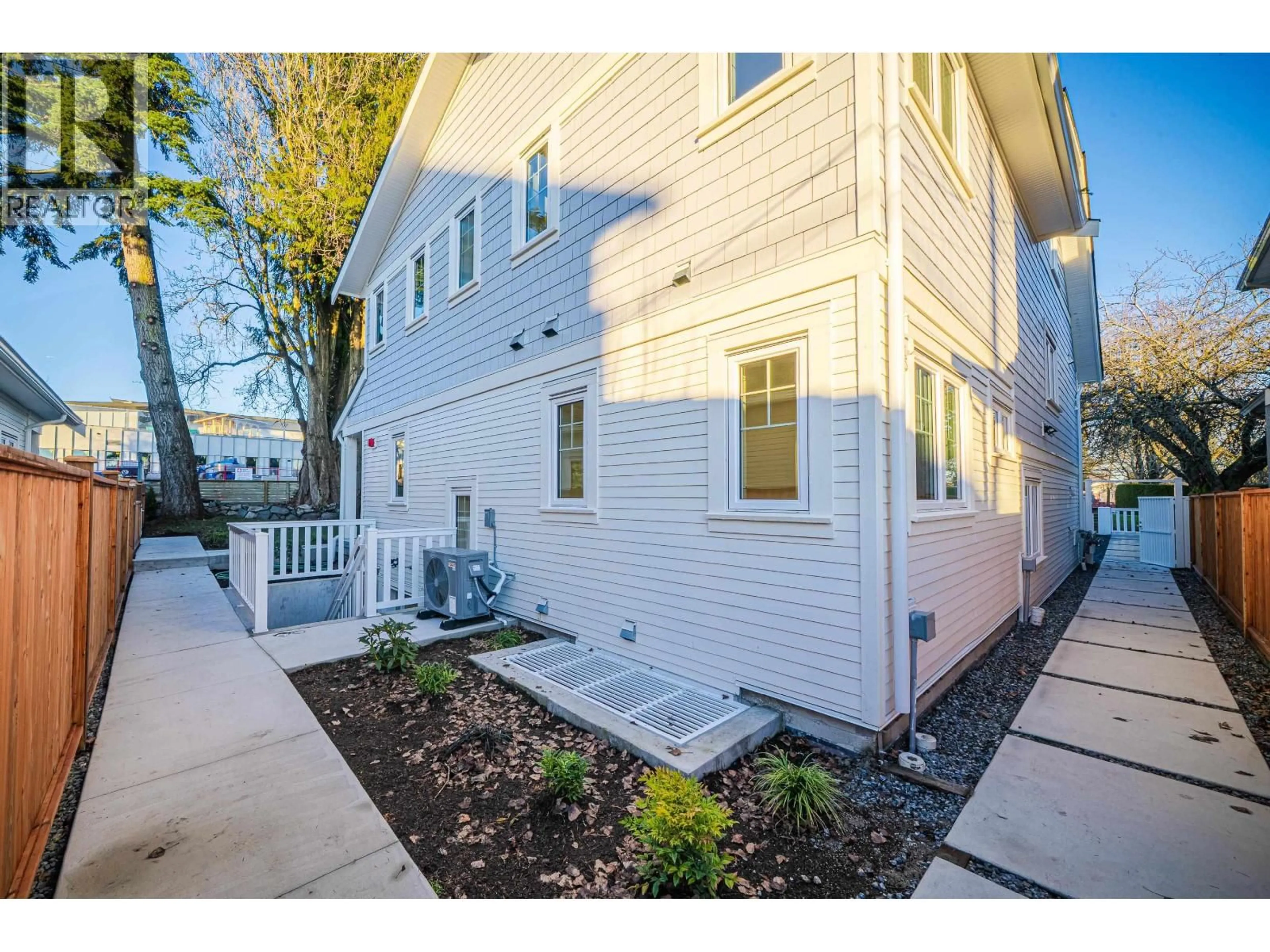 Unknown for 970 PARK DRIVE, Vancouver British Columbia V6P2J4