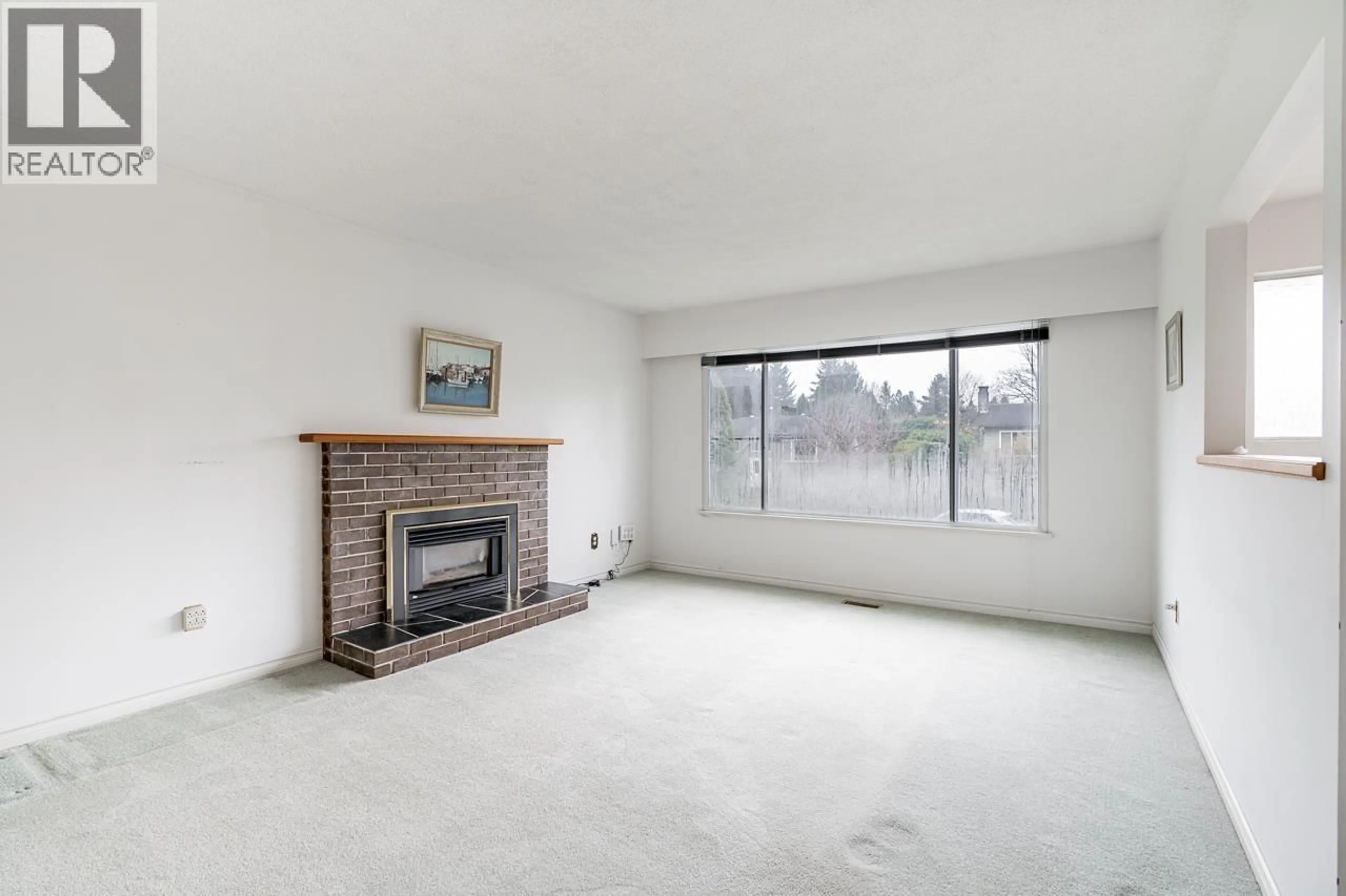 Living room with furniture, unknown for 22967 STOREY AVENUE, Maple Ridge British Columbia V2X3V9