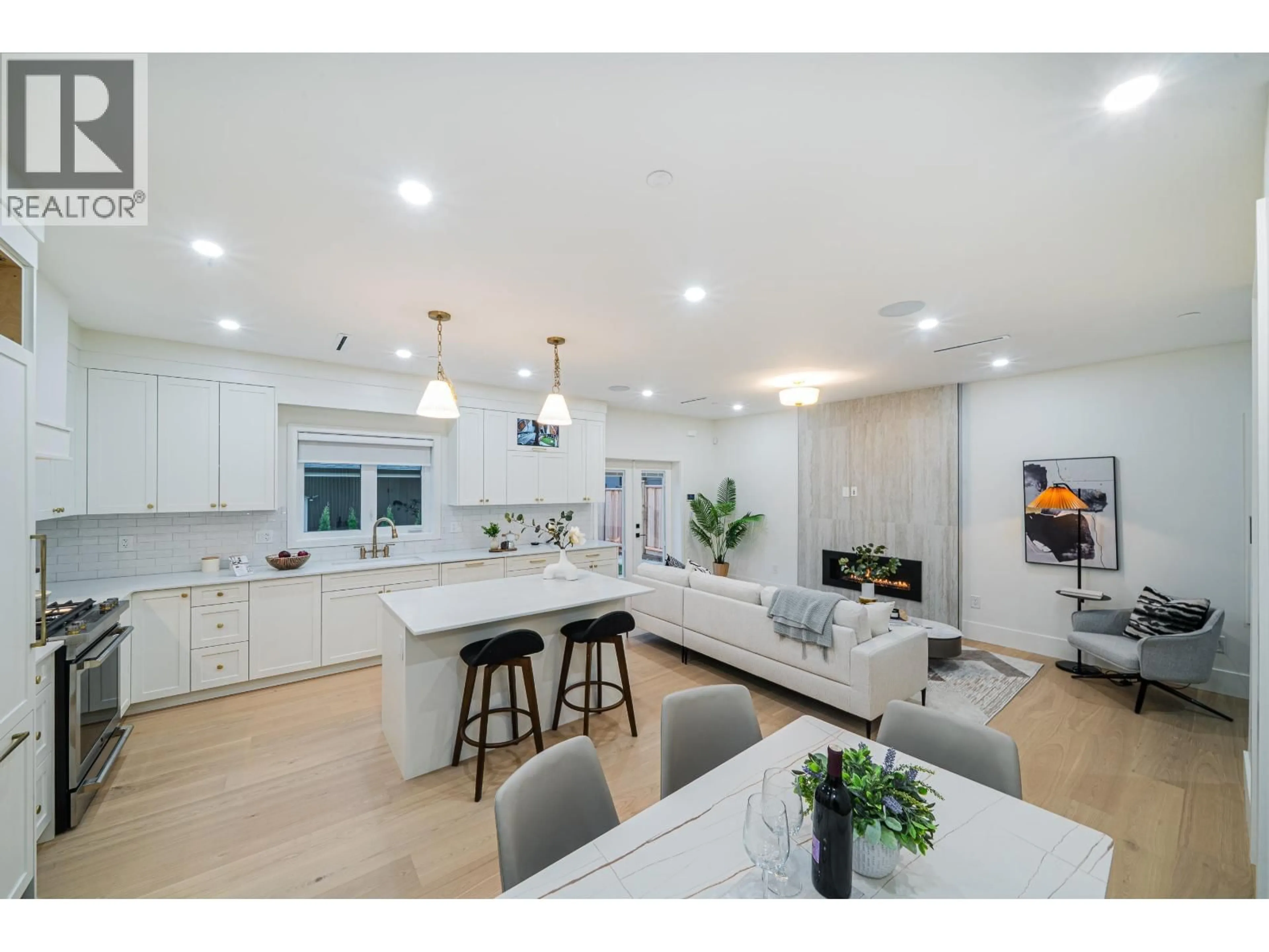 Open concept kitchen, ceramic/tile floor for 3462 WELWYN STREET, Vancouver British Columbia V5N3Y7
