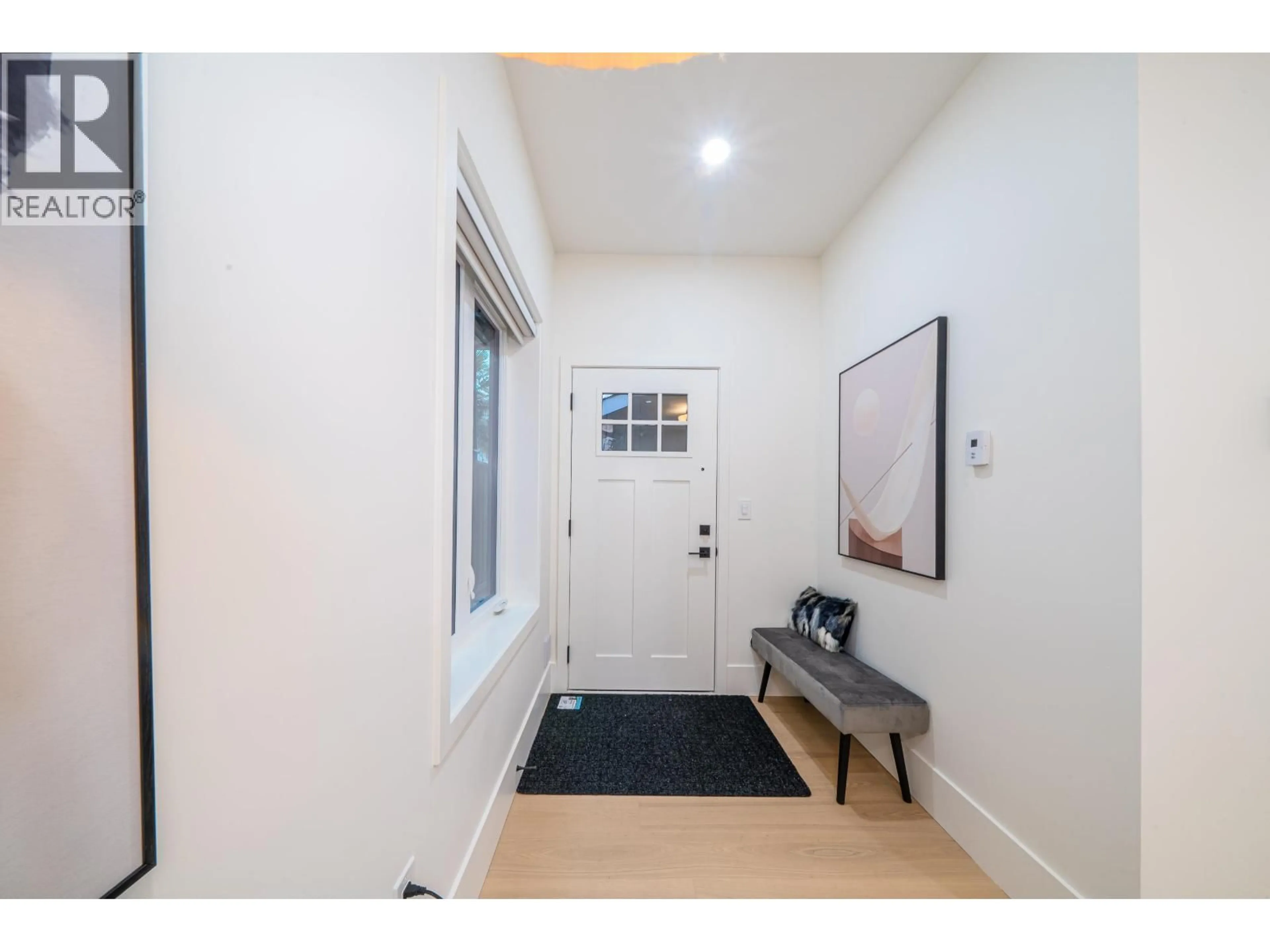 Indoor entryway for 3462 WELWYN STREET, Vancouver British Columbia V5N3Y7