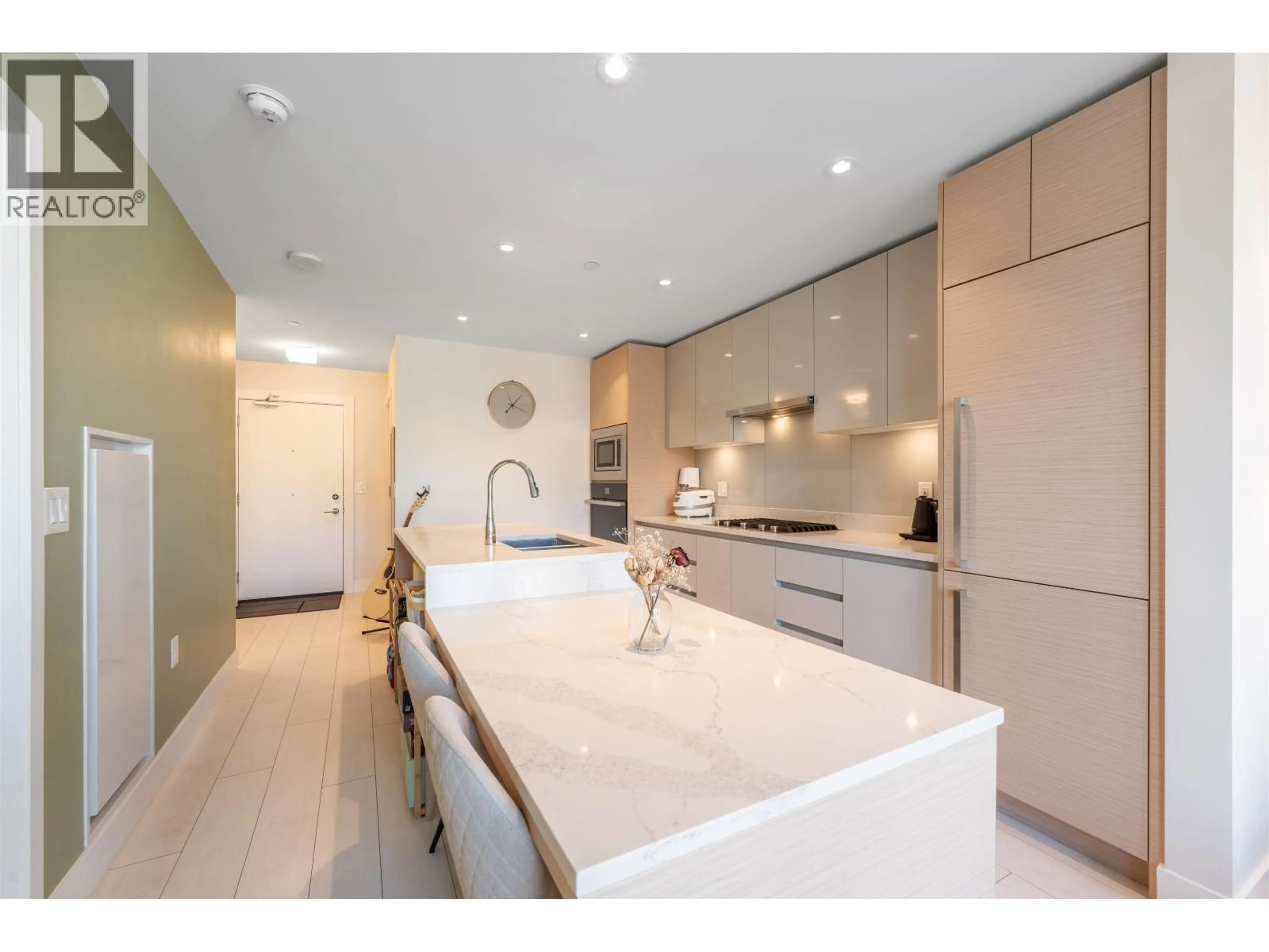 Contemporary kitchen, unknown for 411 - 3538 SAWMILL CRESCENT, Vancouver British Columbia V5S0J8