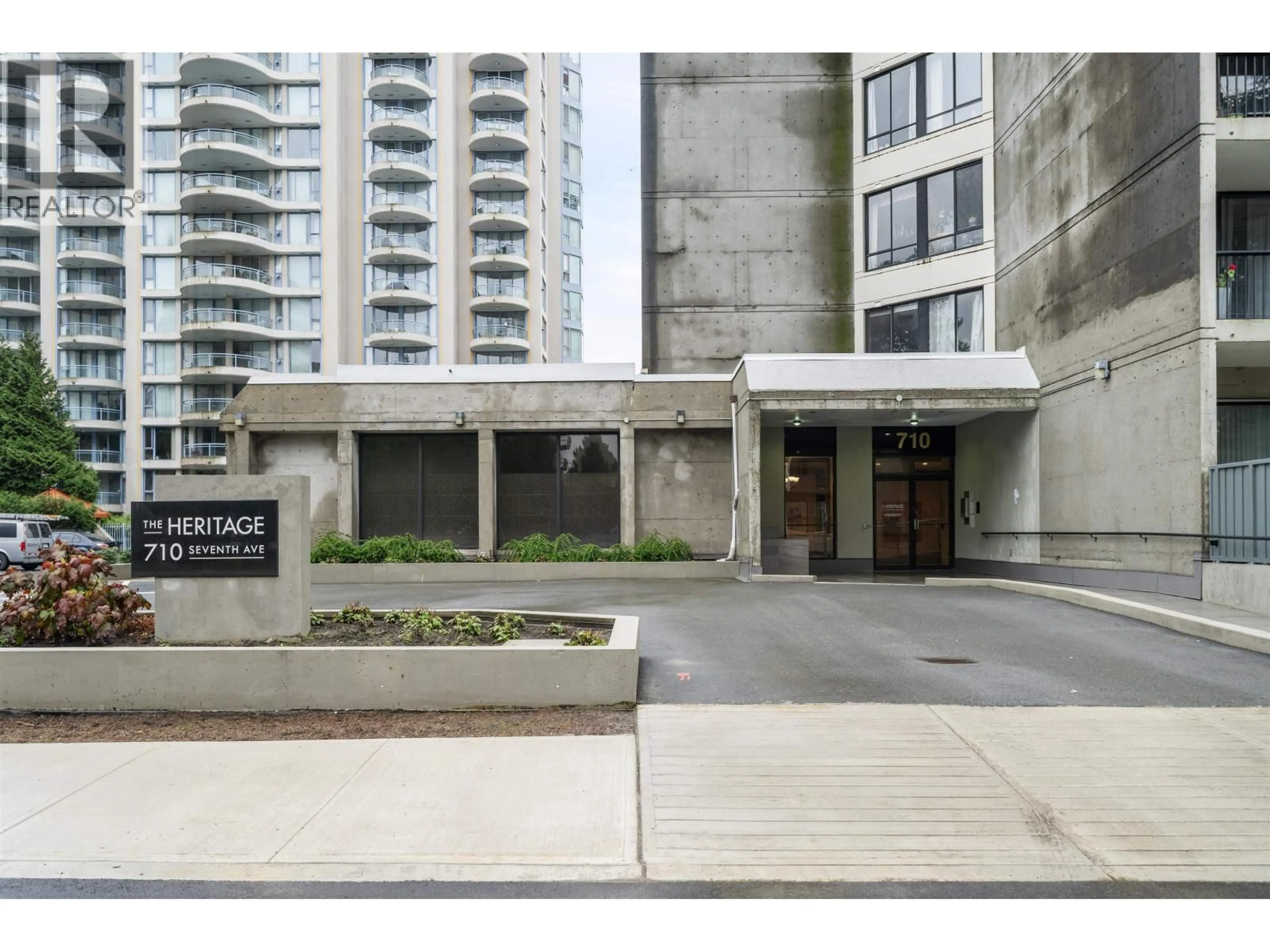 Indoor foyer for 502 - 710 SEVENTH AVENUE, New Westminster British Columbia V3M5V3