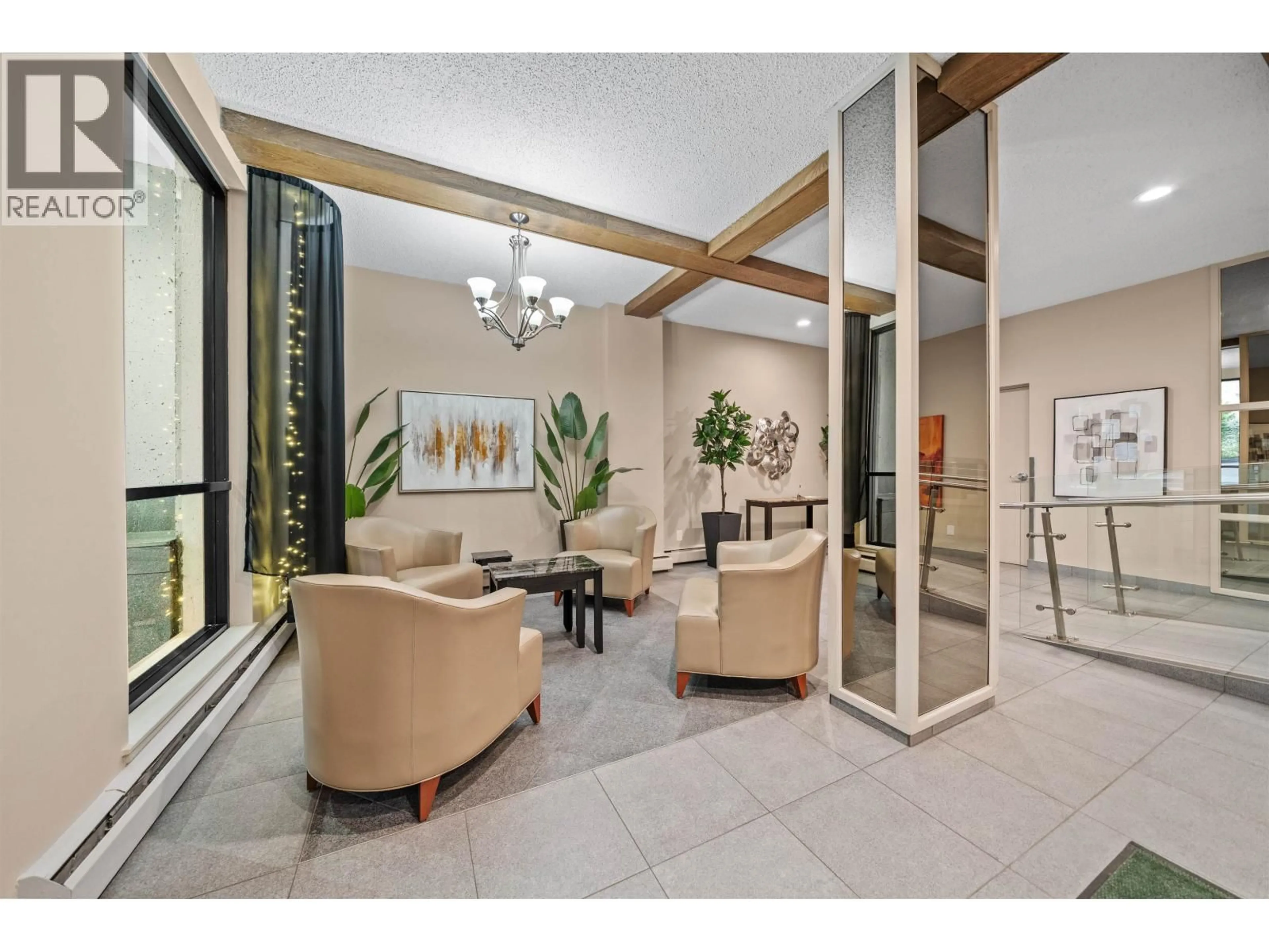 Indoor foyer for 502 - 710 SEVENTH AVENUE, New Westminster British Columbia V3M5V3