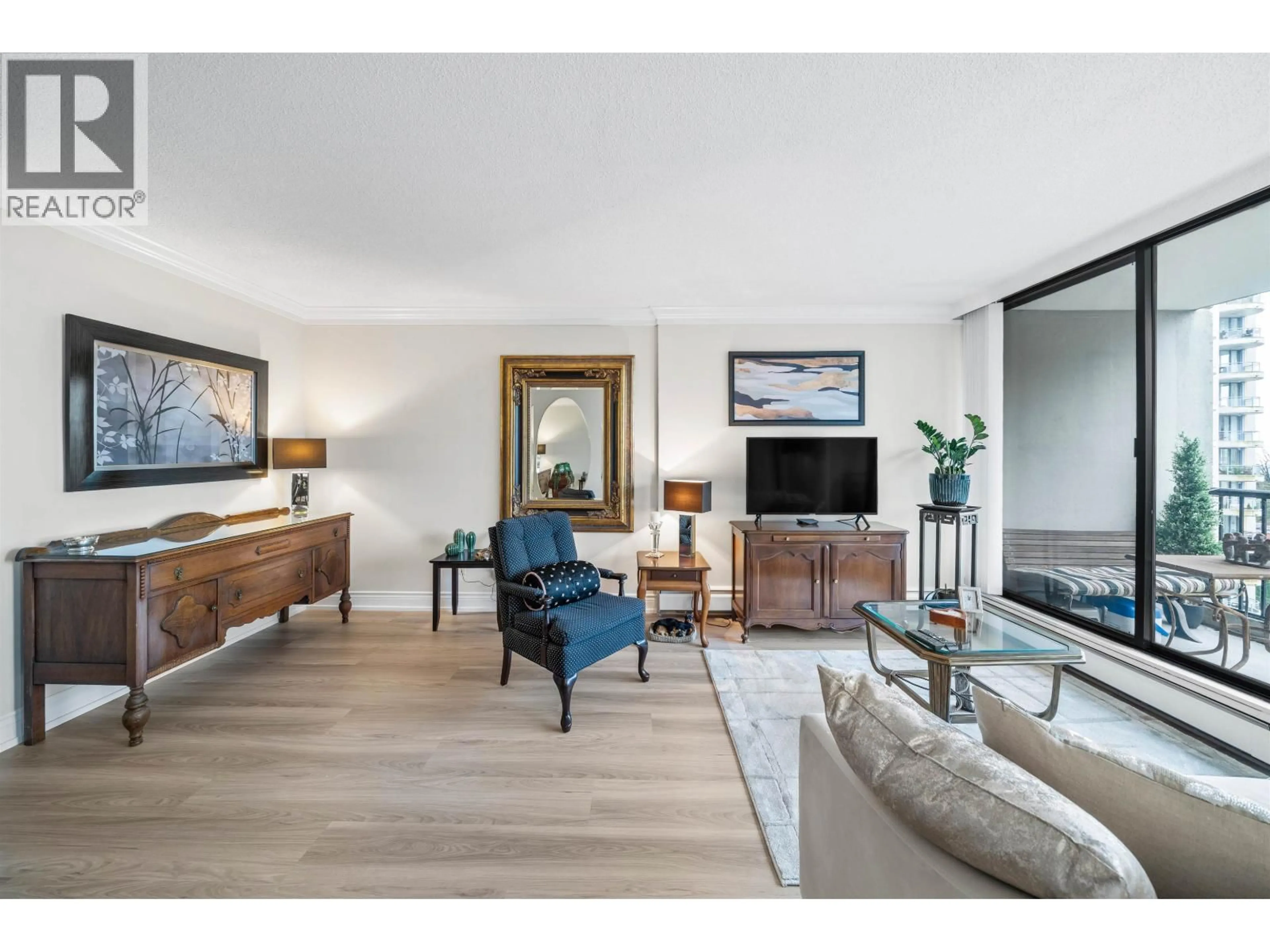 Living room with furniture, wood/laminate floor for 502 - 710 SEVENTH AVENUE, New Westminster British Columbia V3M5V3