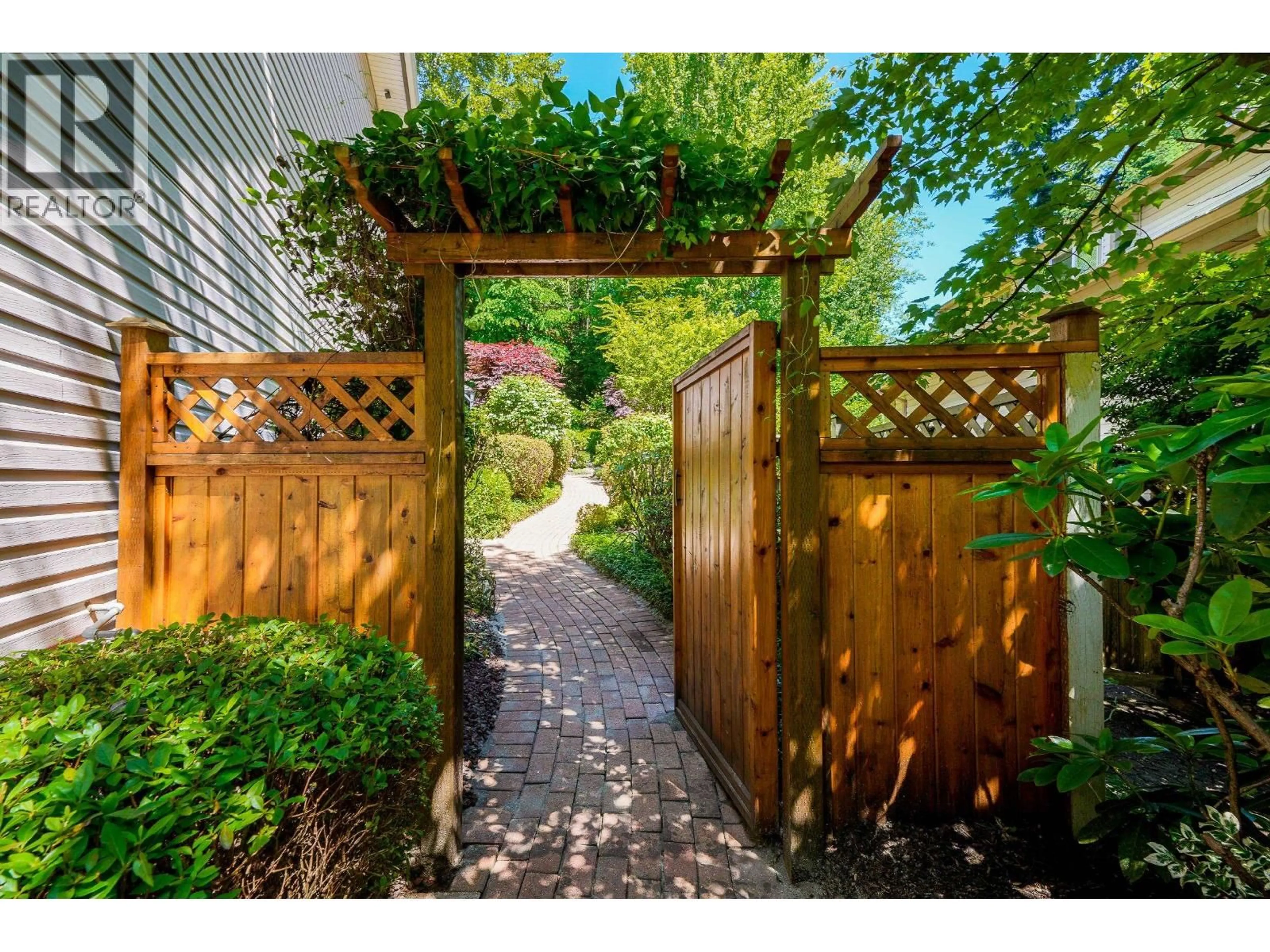 Patio, street for 112 PARKSIDE DRIVE, Port Moody British Columbia V3H4W8