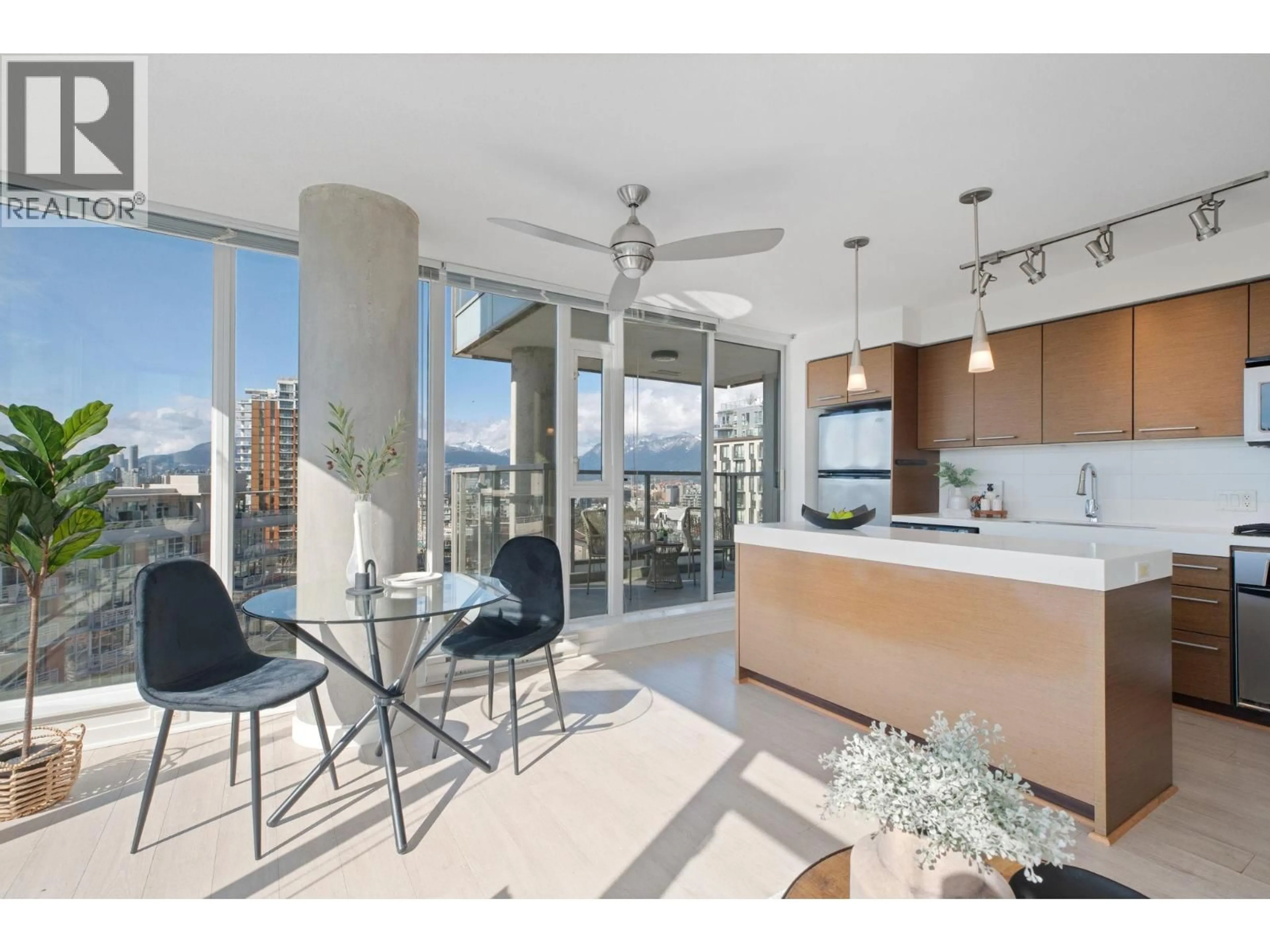 Open concept kitchen, ceramic/tile floor for 901 - 2770 SOPHIA STREET, Vancouver British Columbia V5T0A4