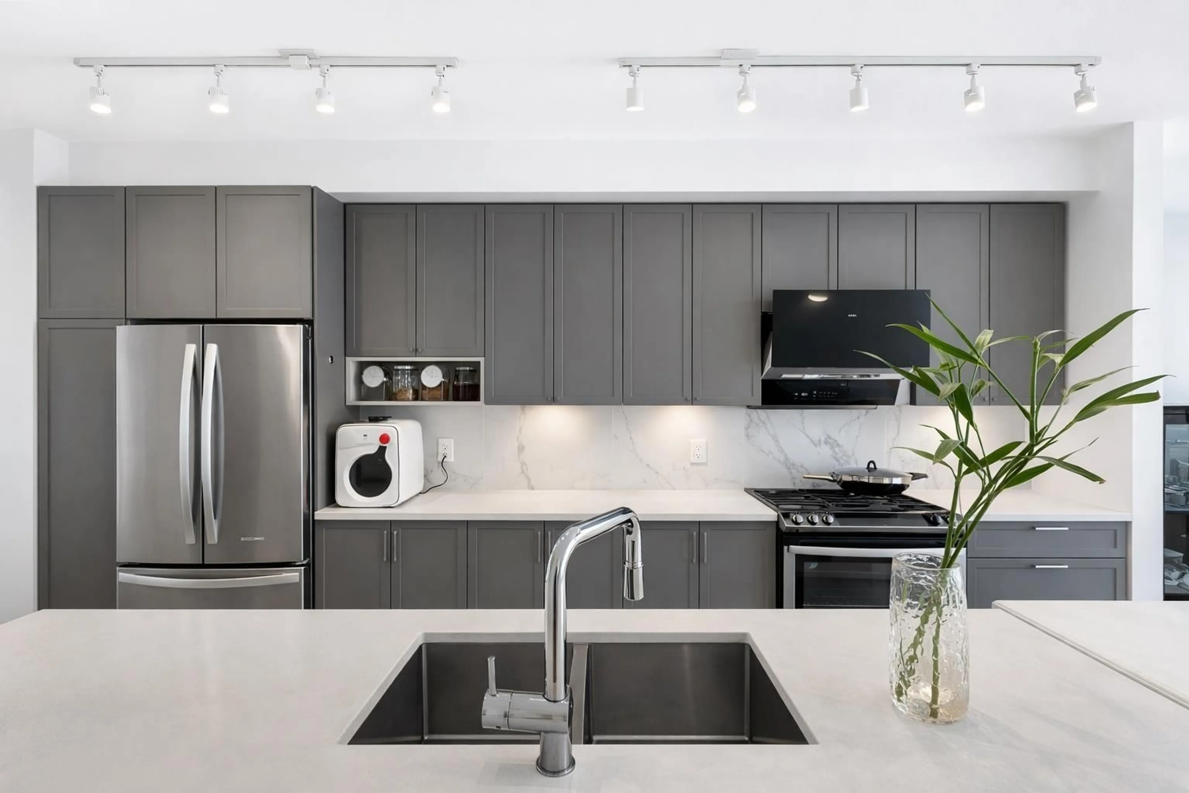 Contemporary kitchen, unknown for 168 - 9718 161A STREET, Surrey British Columbia V4N6S7