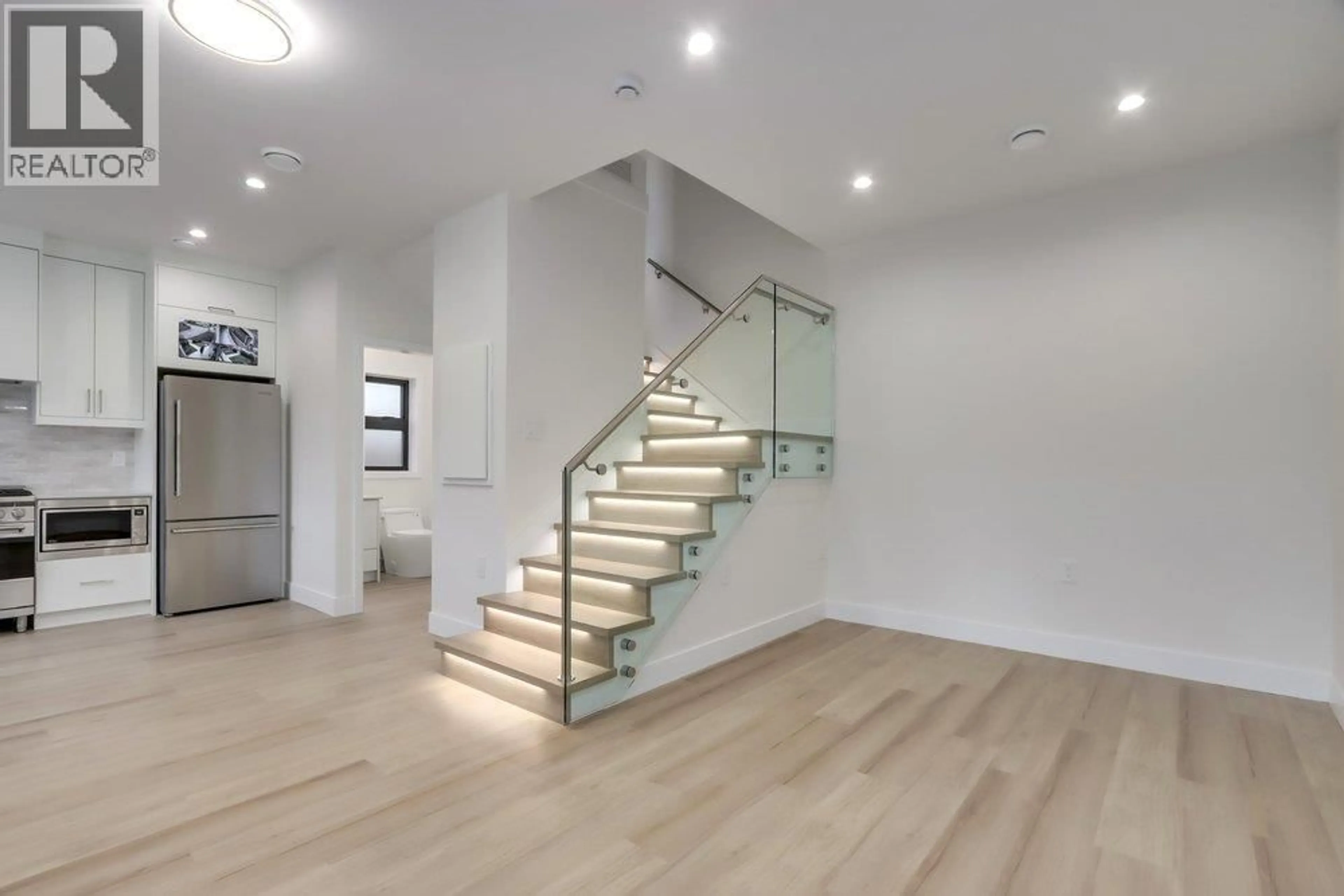 Stairs for 1 - 4257 KNIGHT STREET, Vancouver British Columbia V5N3M3